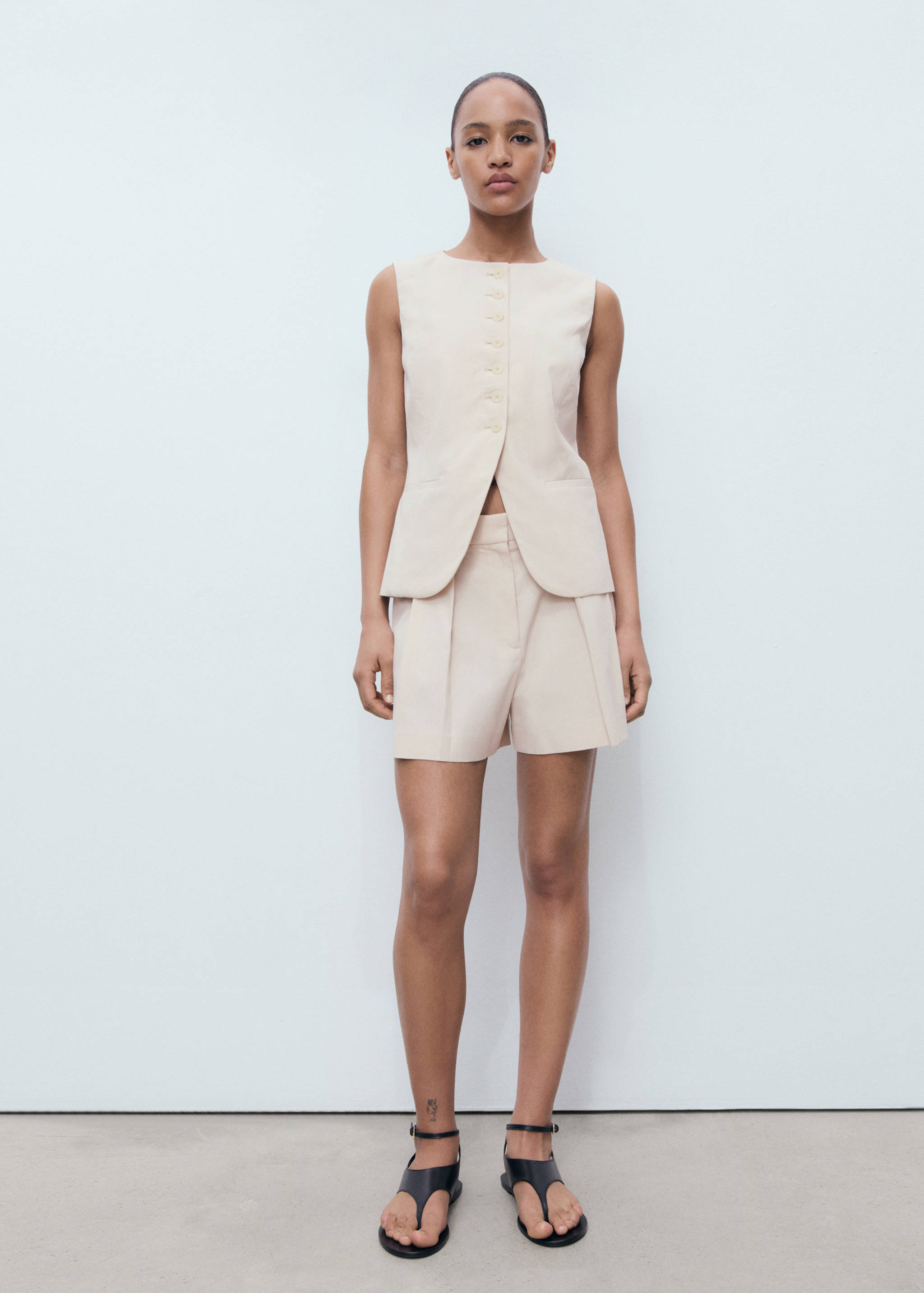 Pleated suit shorts - General plane