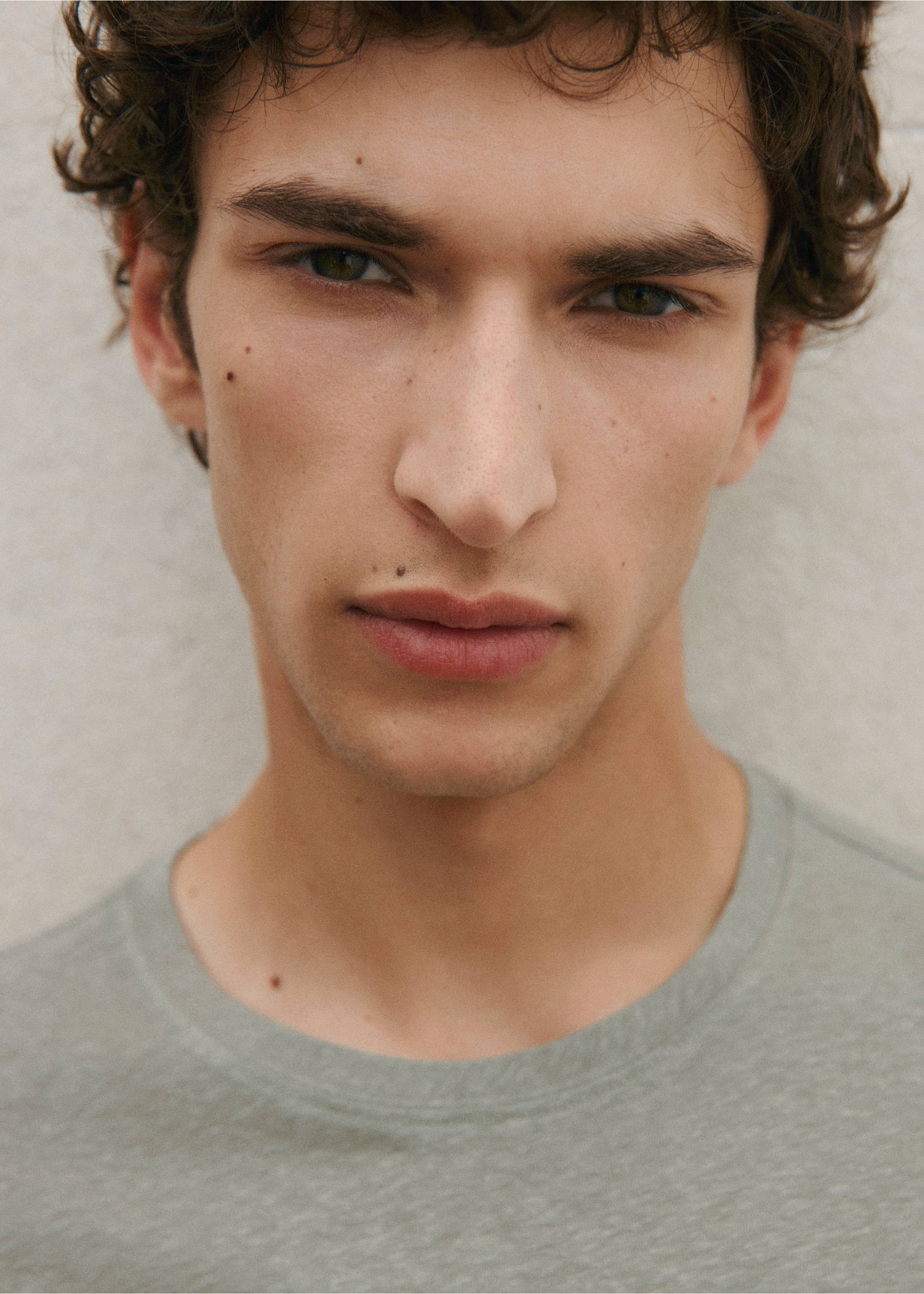 Linen slim-fit t-shirt - Details of the article 5, Mint Green. Ref: 17041211-00.