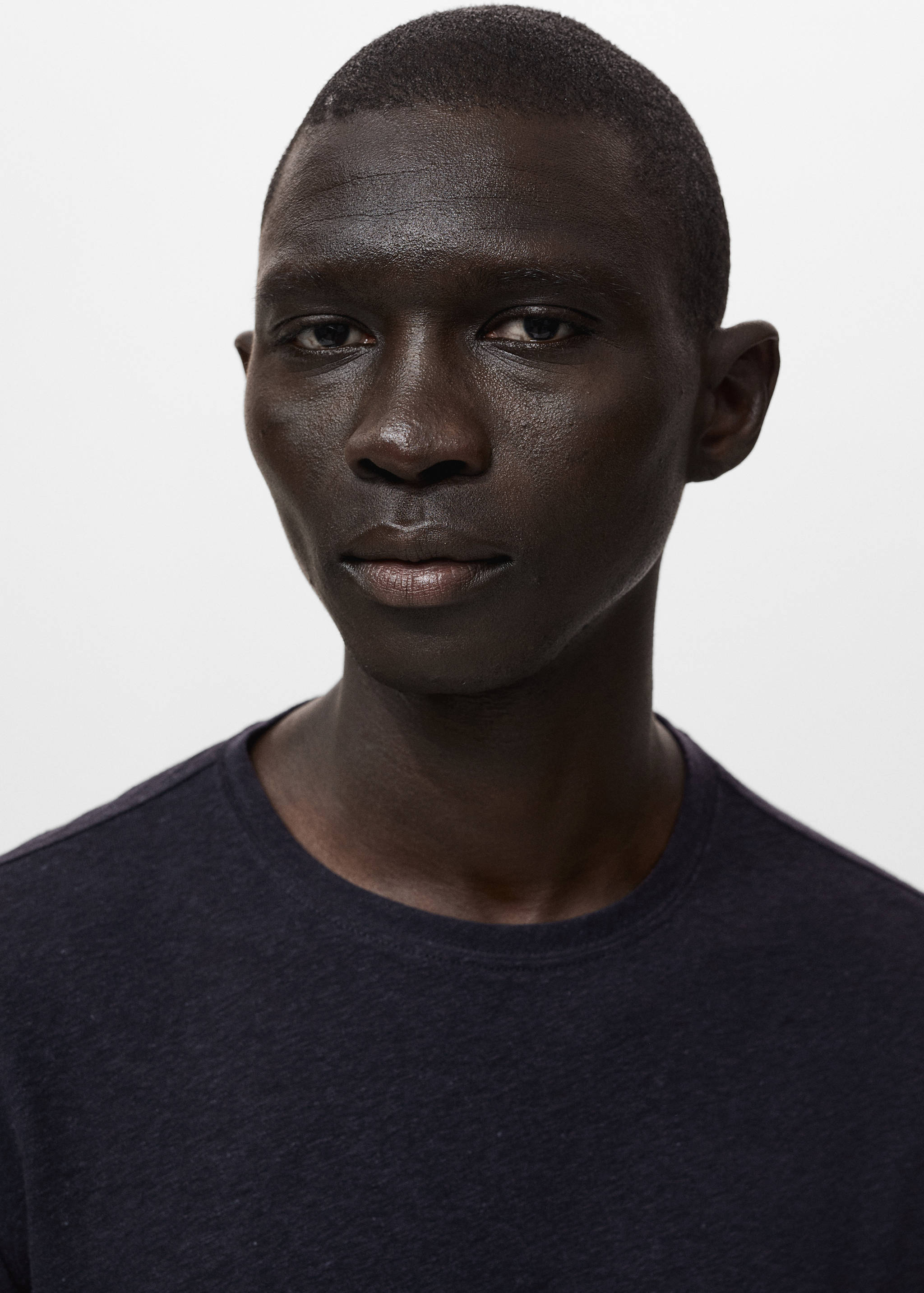 Linen slim-fit t-shirt - Details of the article 1