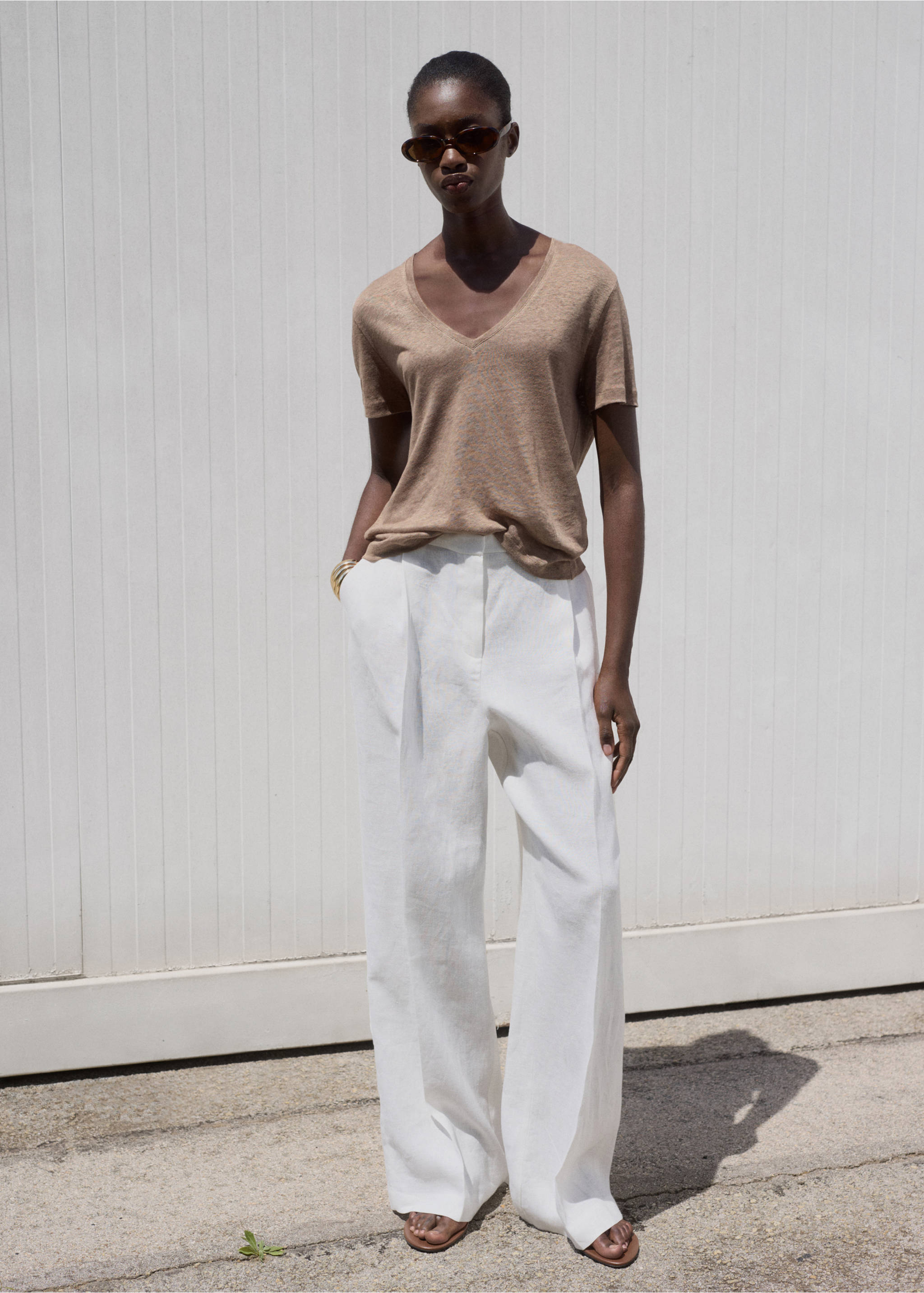 V-neck linen t-shirt - General plane, Light/Pastel Brown. Ref: 17041219-00.