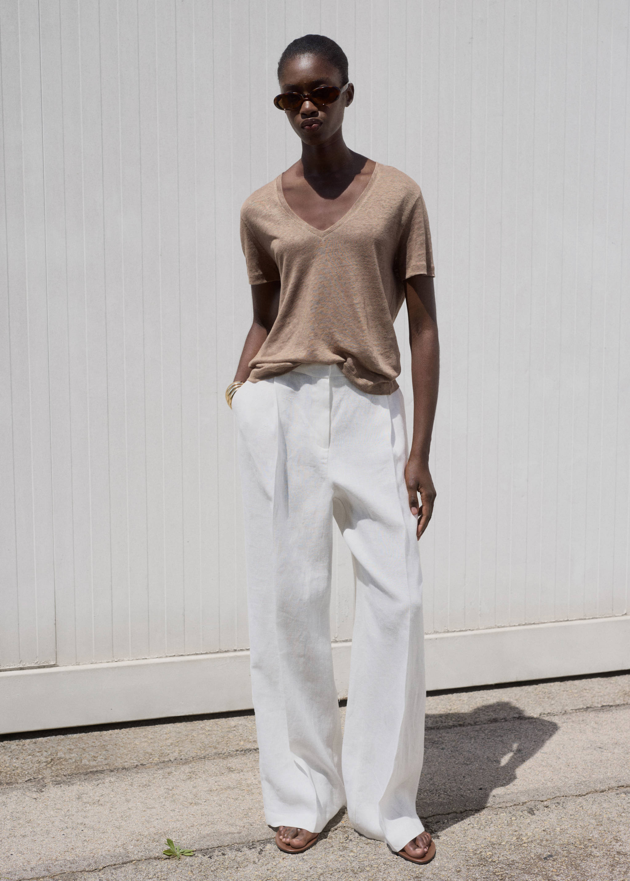 V-neck linen t-shirt - General plane