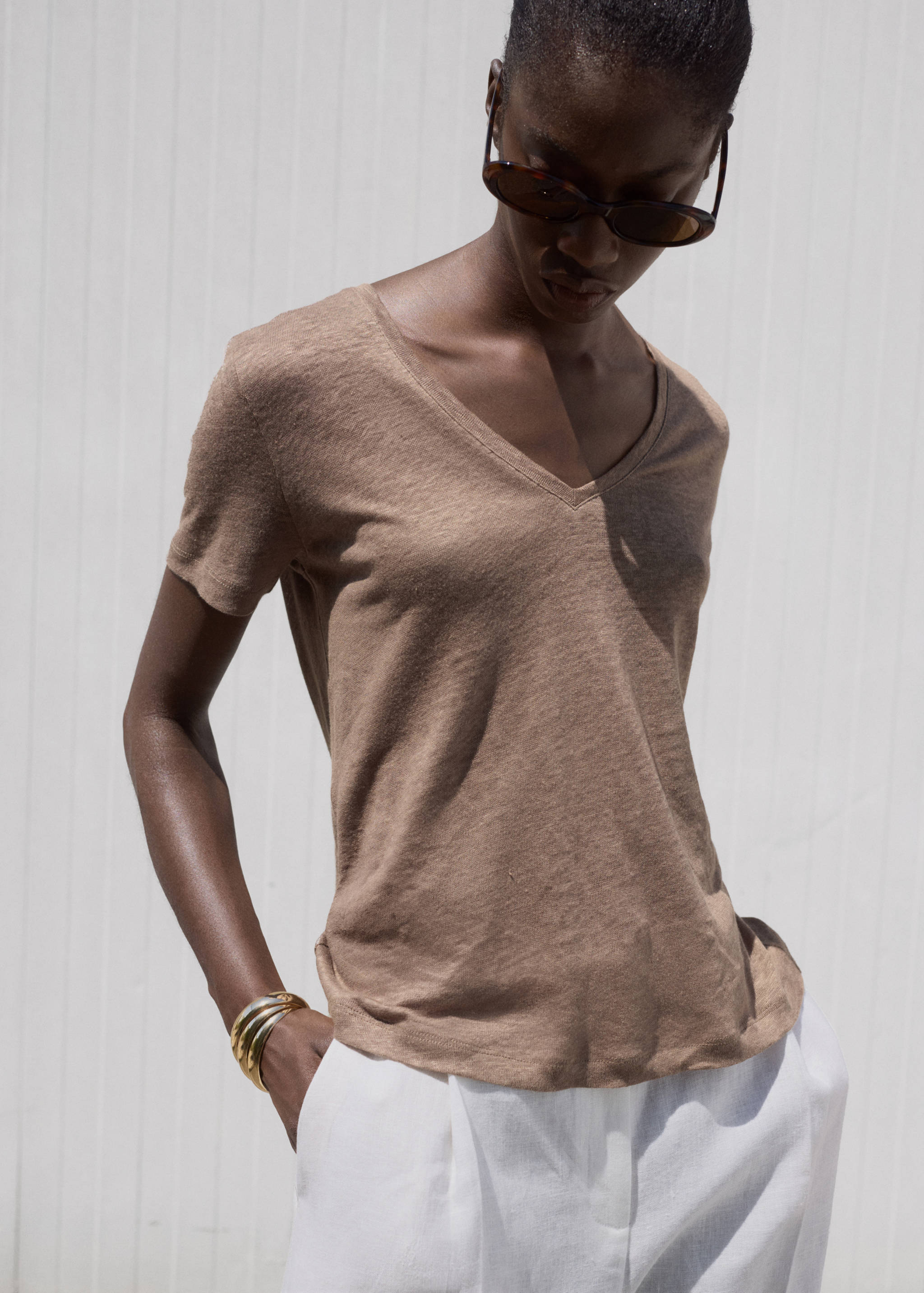 V-neck linen t-shirt - Medium plane