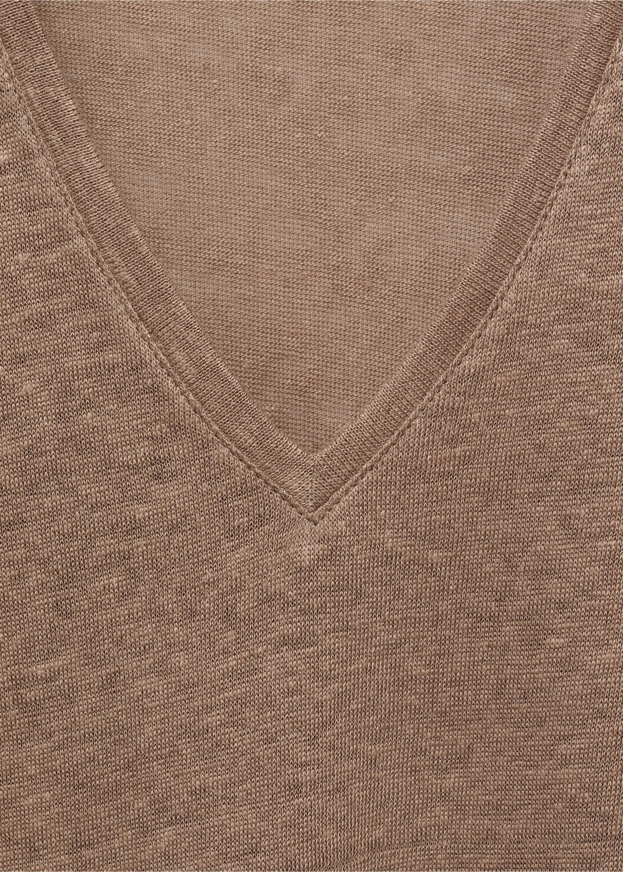 V-neck linen t-shirt - Details of the article 8, Light/Pastel Brown. Ref: 17041219-00.