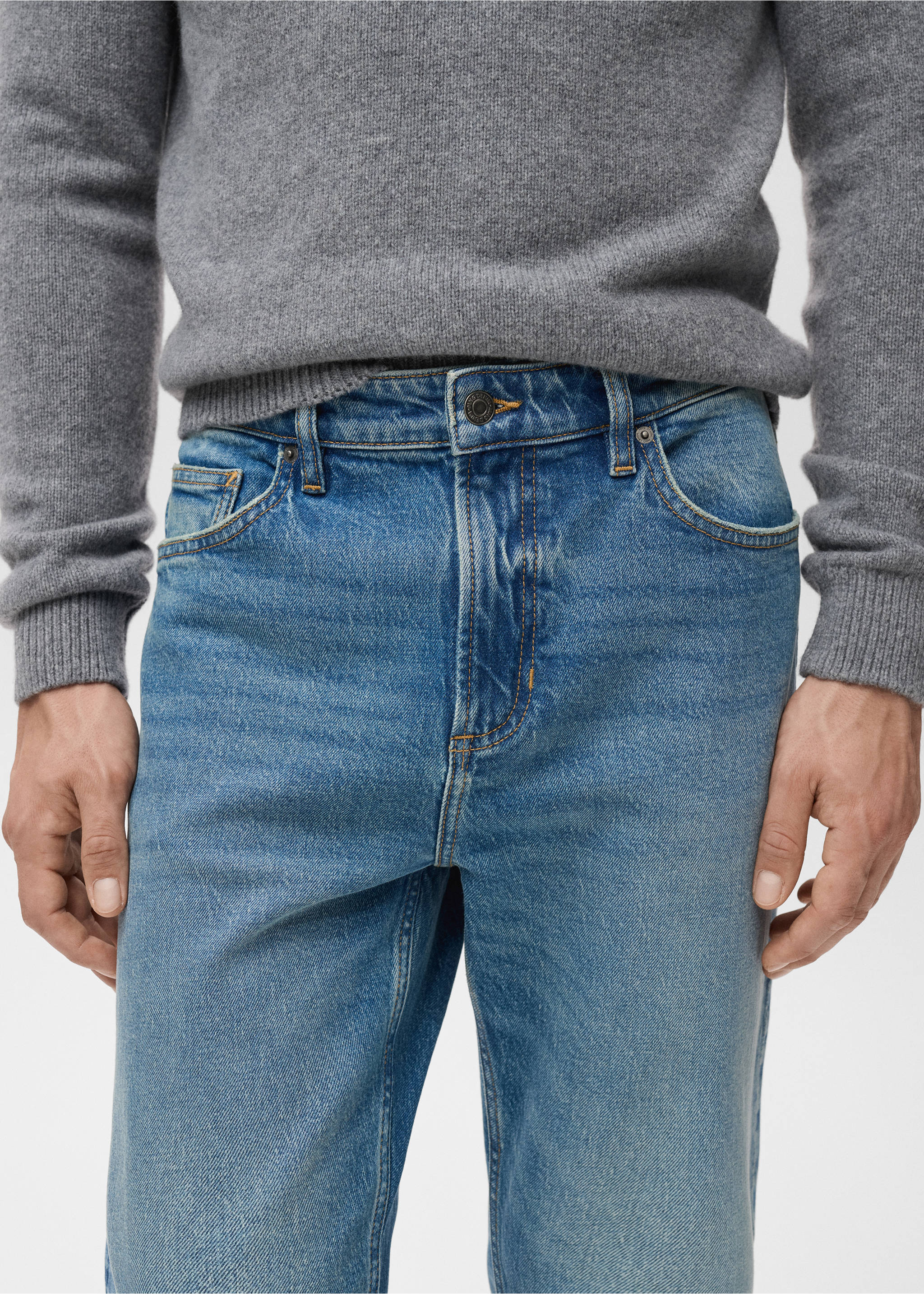 Ben Jeans im Cropped Tapered Fit - Detail des Artikels 1, Mittelblau. Ref: 17041221-00.
