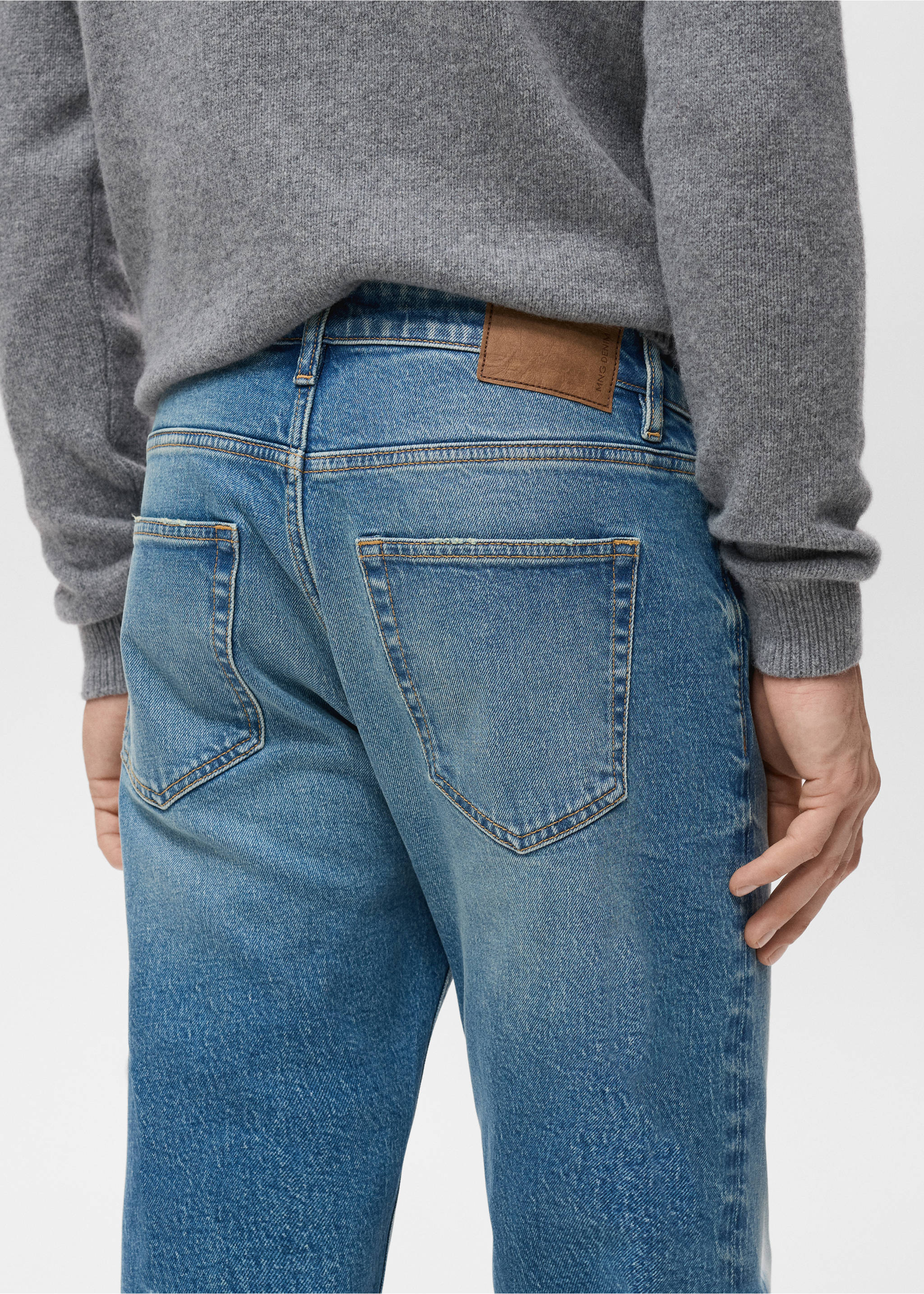 Ben Jeans im Cropped Tapered Fit - Detail des Artikels 6, Mittelblau. Ref: 17041221-00.