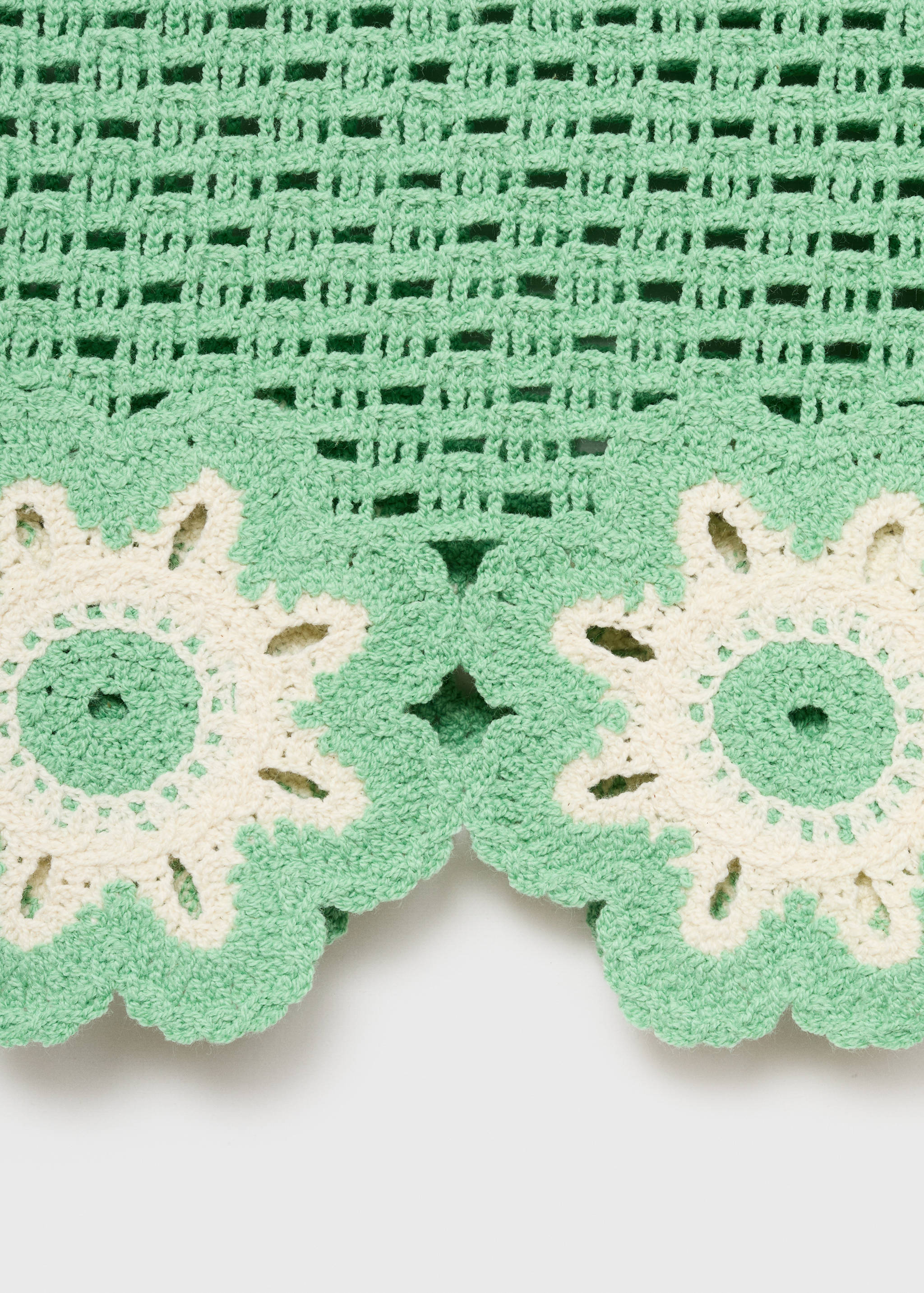 Virkad topp med blommig bård - Detaljer om artikeln 0