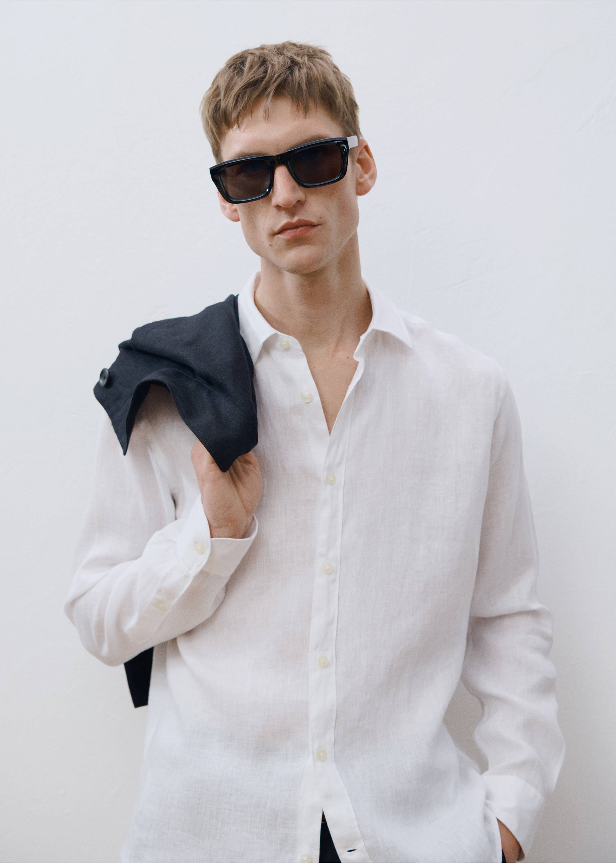 100% linen slim-fit shirt - Details of the article 3, White. Ref: 17041248-00.