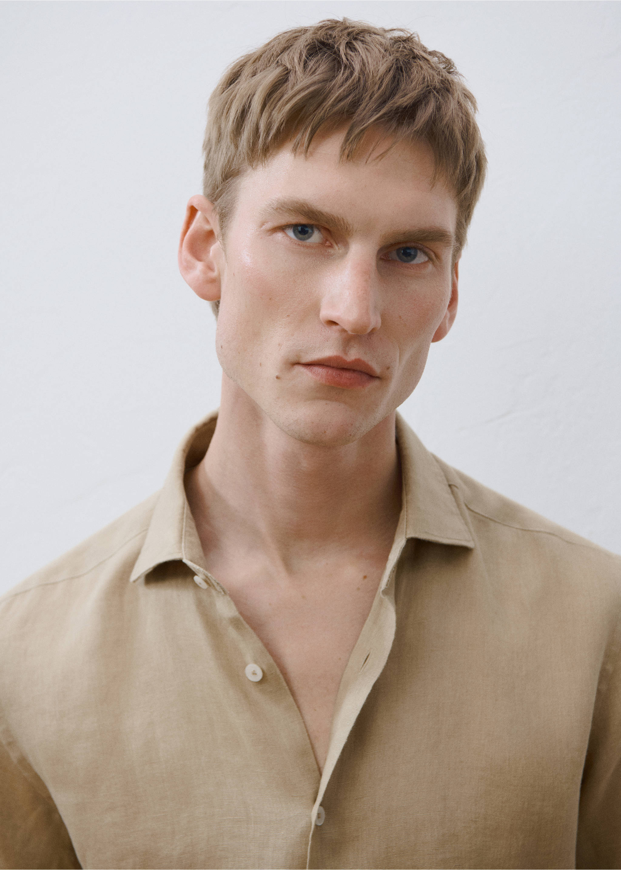 100% linen slim-fit shirt - Details of the article 9, Beige. Ref: 17041248-00.