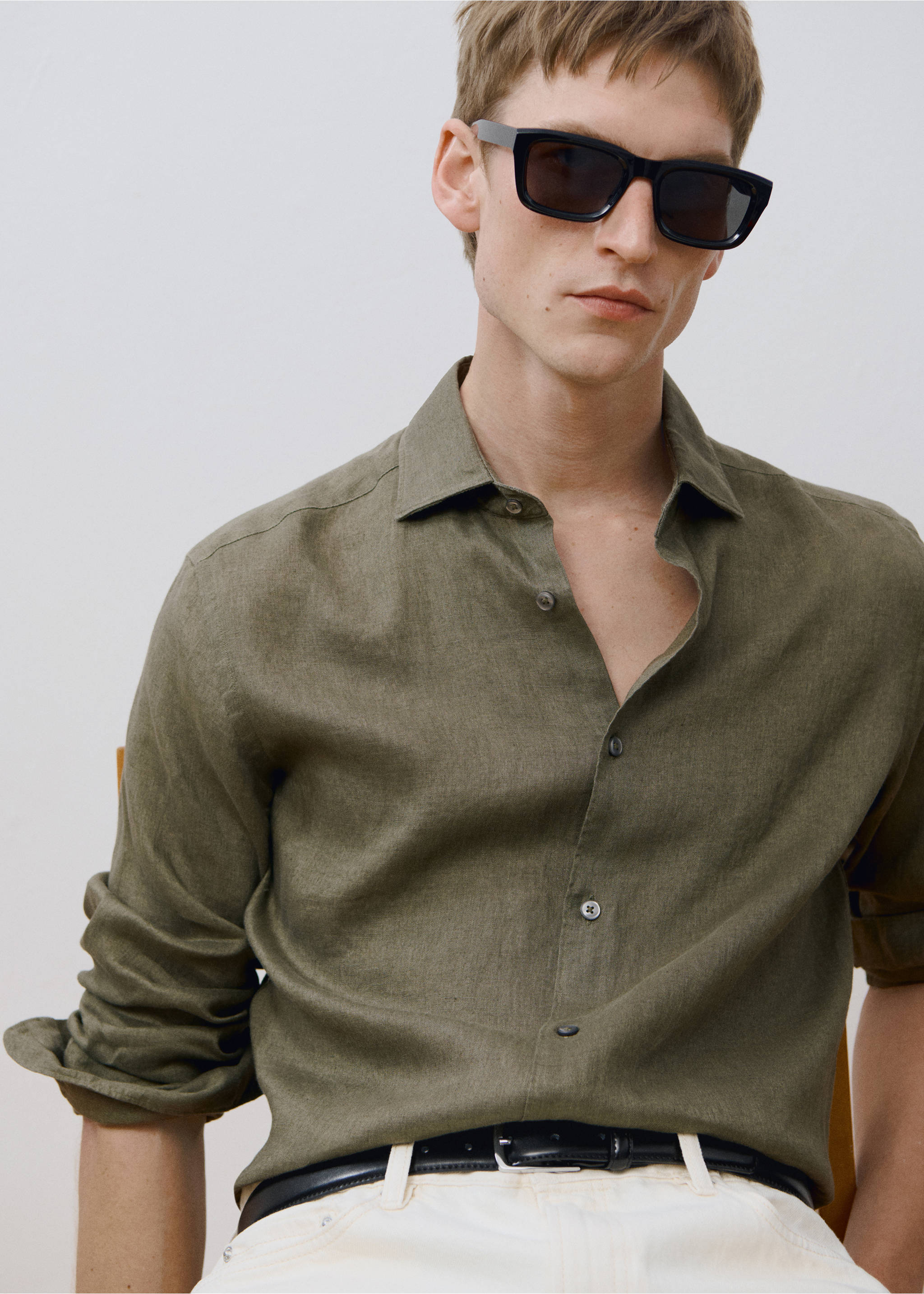 100% linen slim-fit shirt - Details of the article 3, Khaki. Ref: 17041248-00.