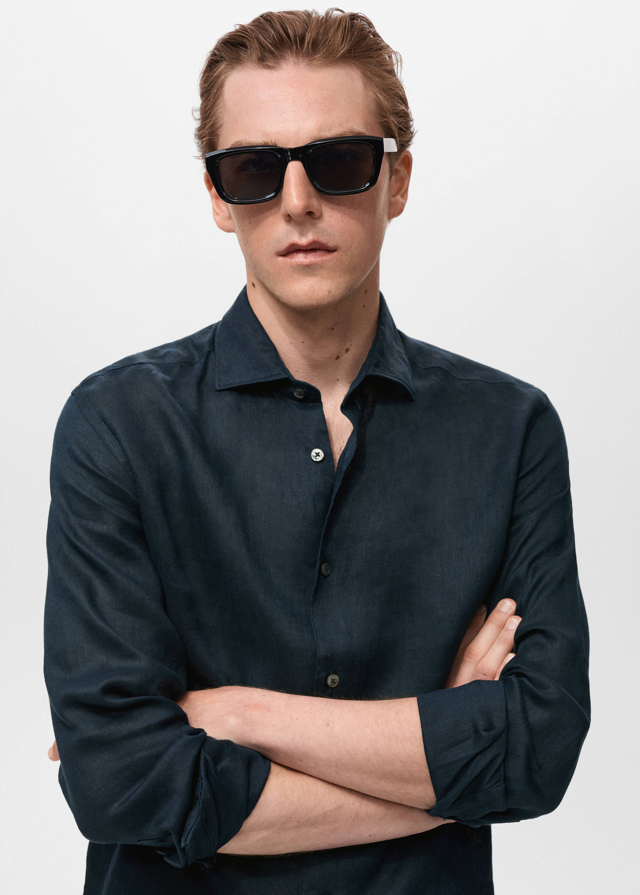 100% linen slim-fit shirt - Details of the article 1