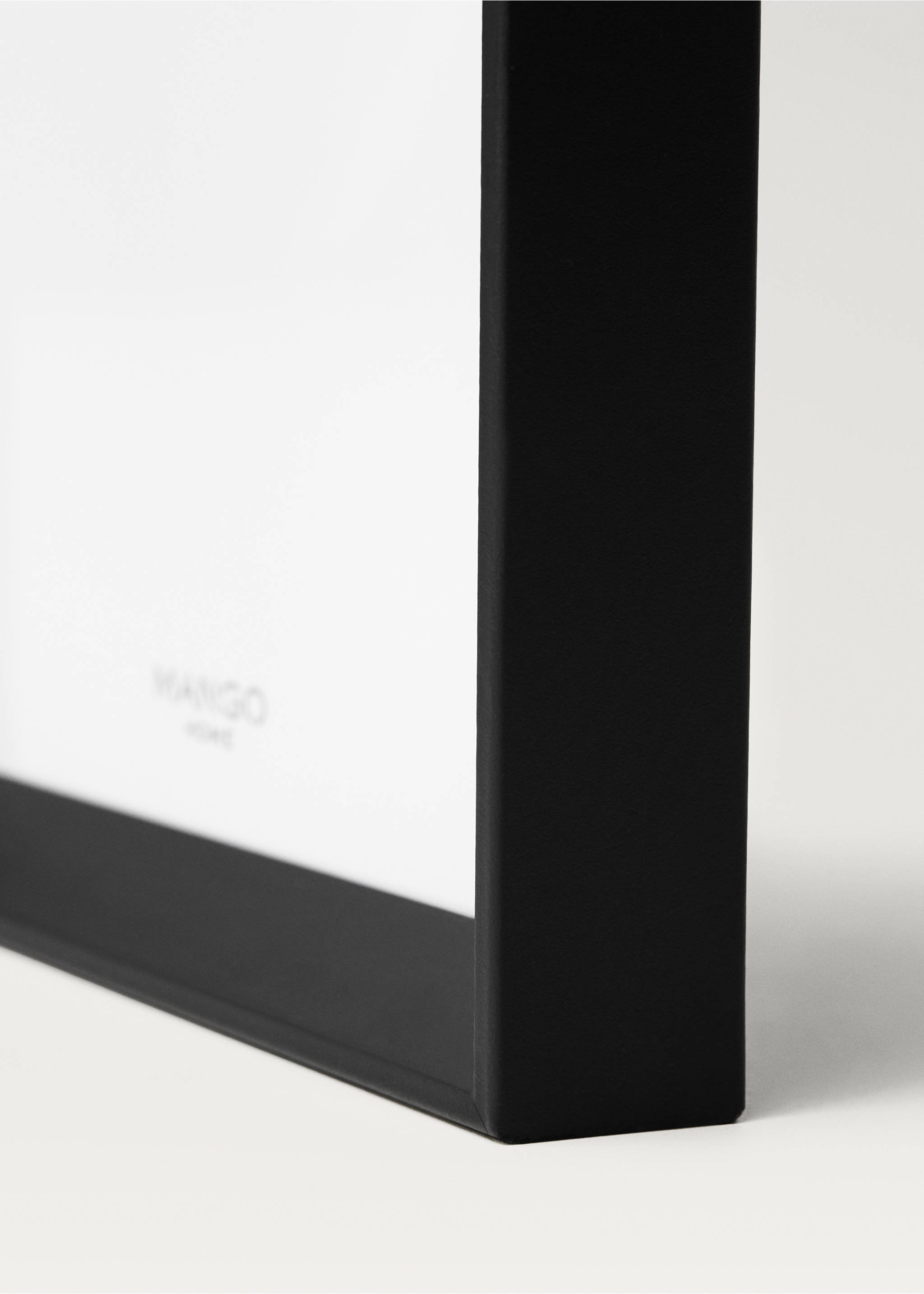 Large bevelled wood frame - Details of the article 3, Black. Ref: 17041262-00.