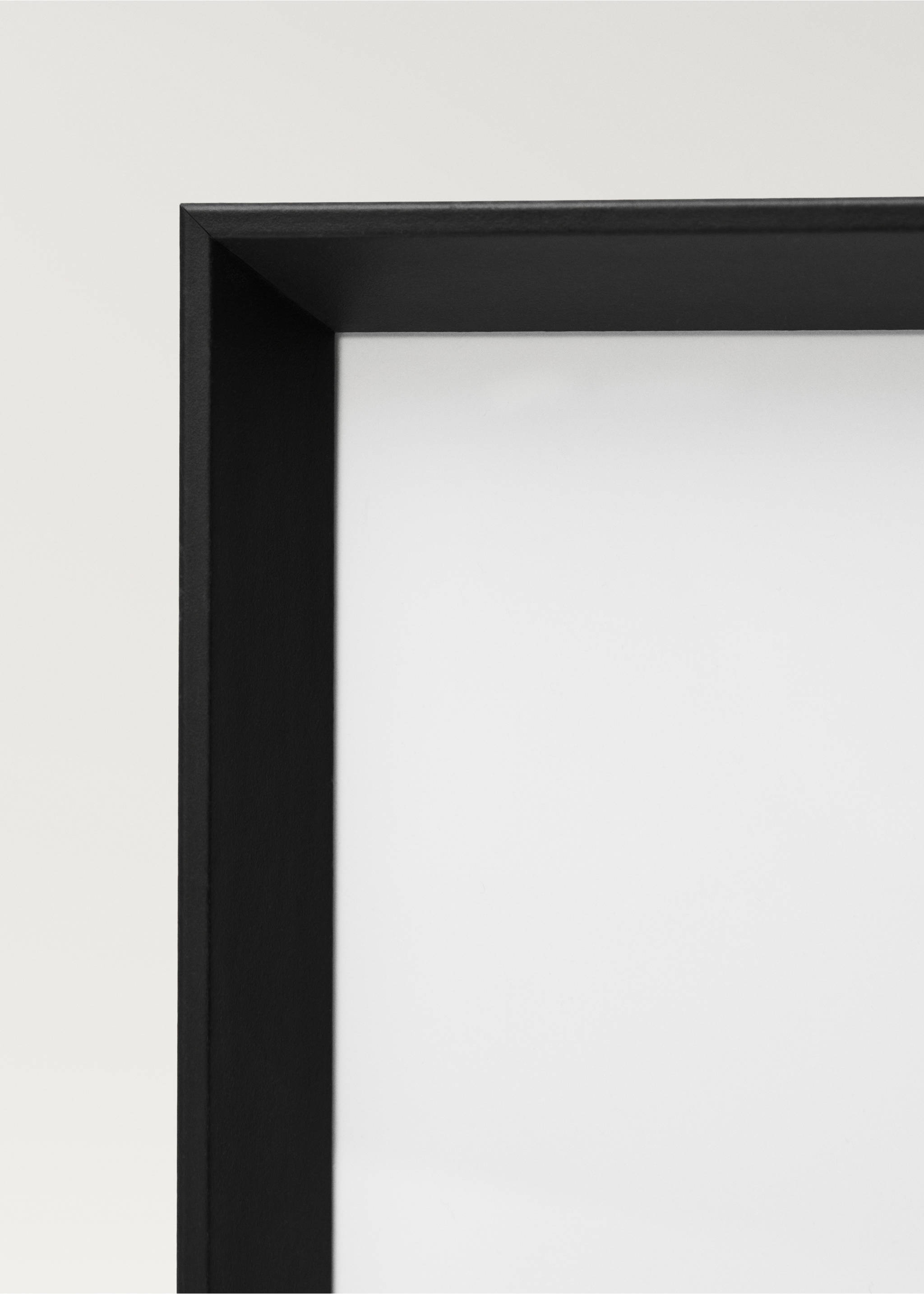 Large bevelled wood frame - Details of the article 4, Black. Ref: 17041262-00.