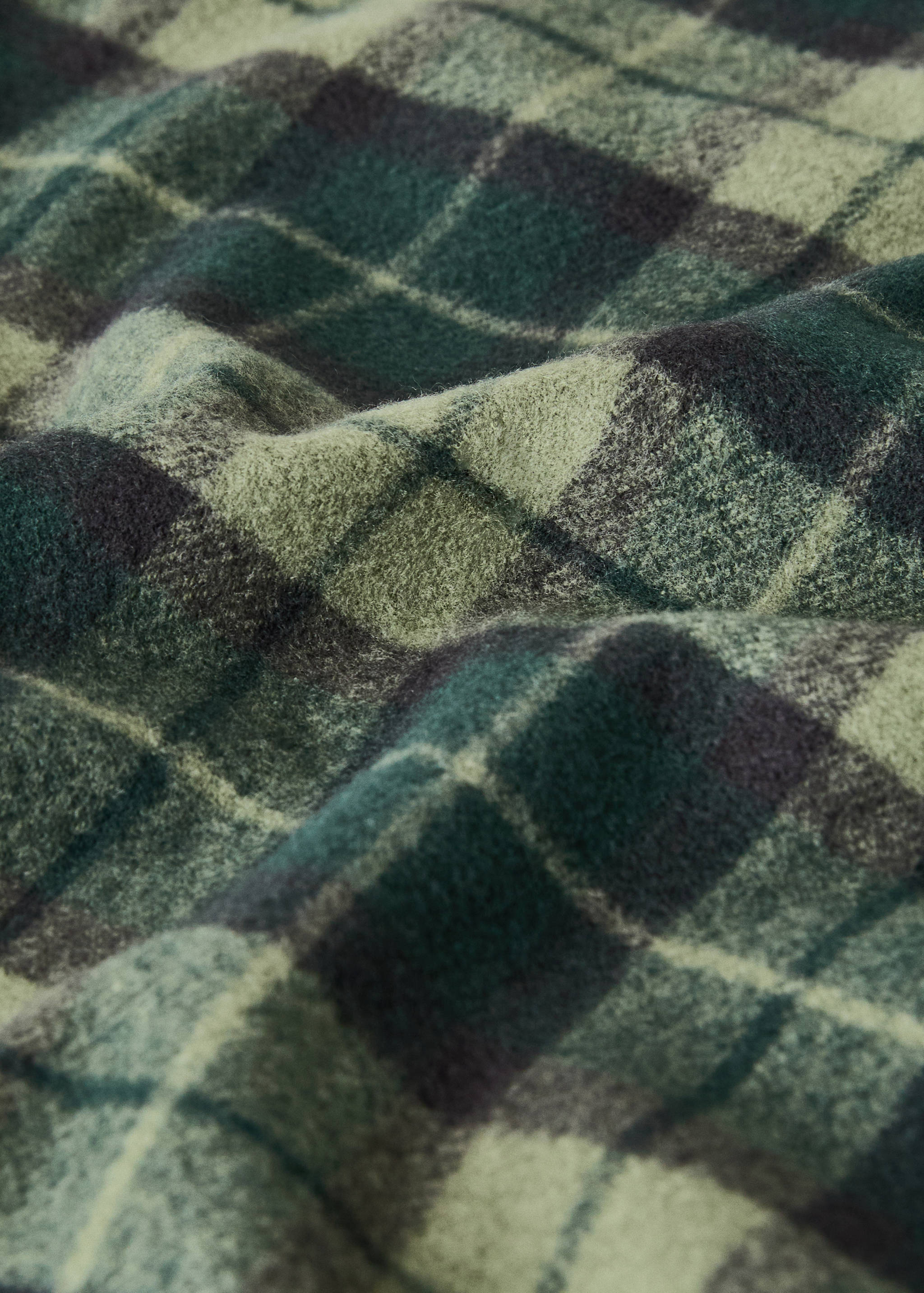 Fringed blanket with check design - Details of the article 2