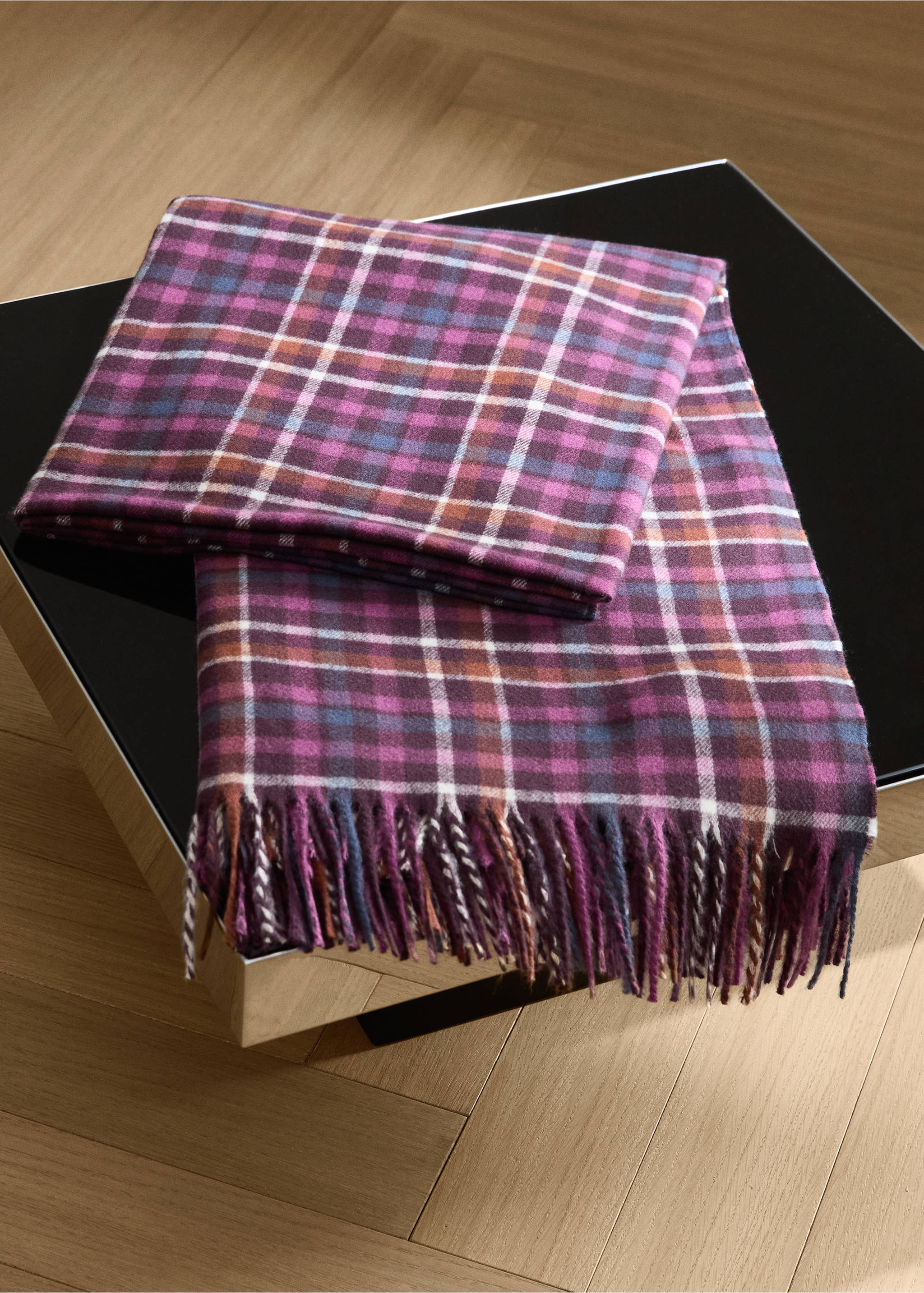 Fringed blanket with check design - General plane, Blackberry. Ref: 17041269-00.