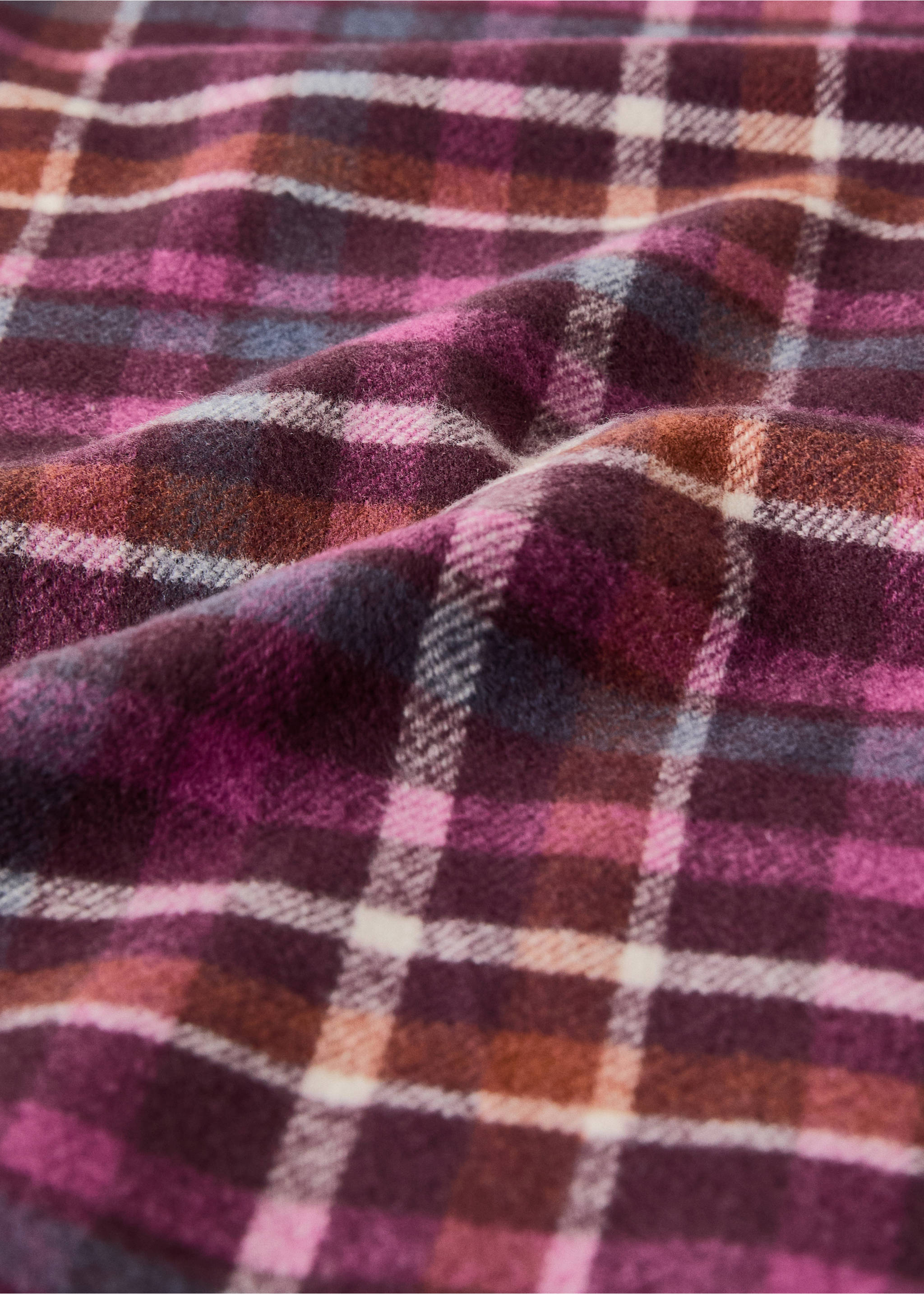 Fringed blanket with check design - Details of the article 2, Blackberry. Ref: 17041269-00.