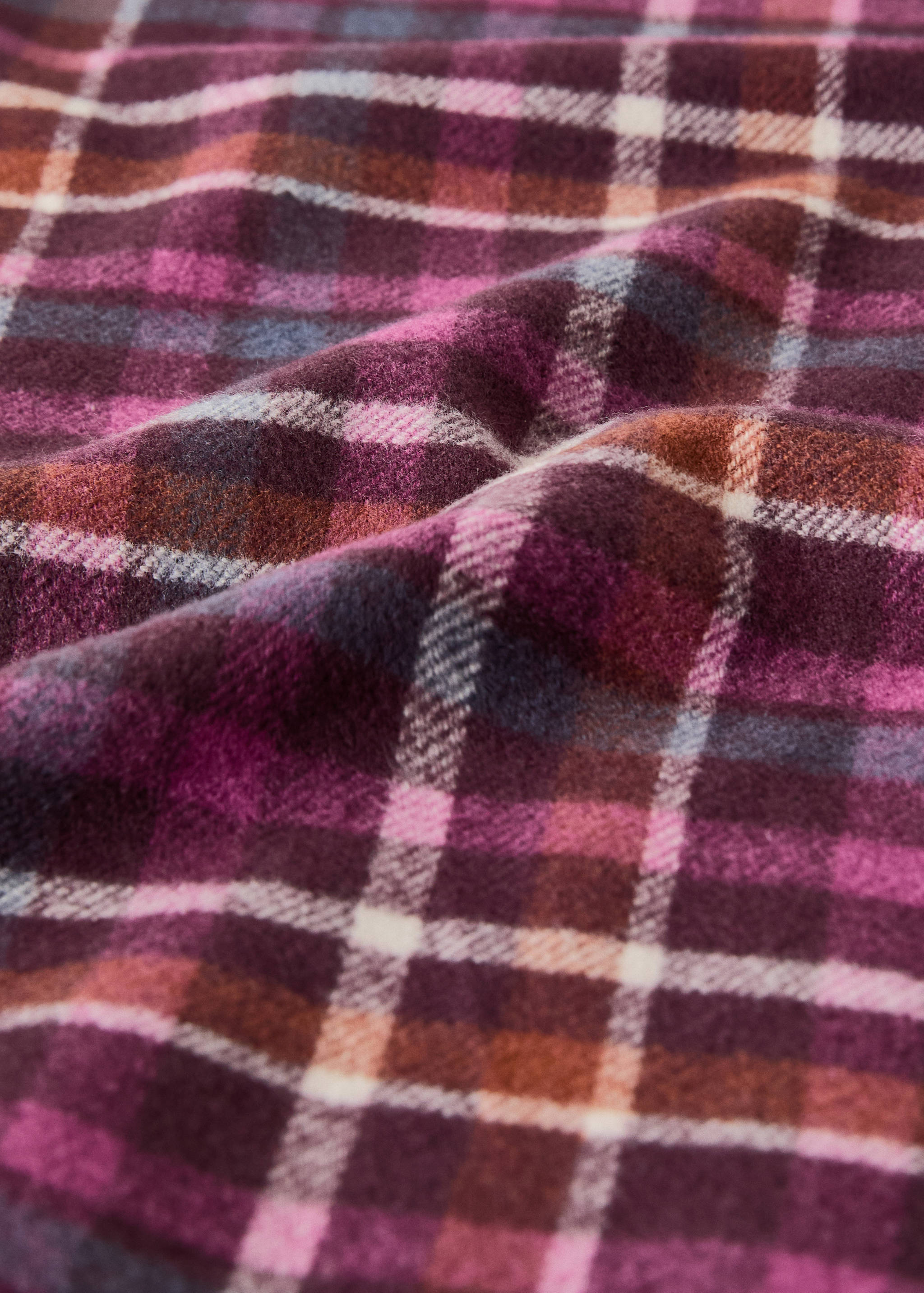 Fringed blanket with check design - Details of the article 2