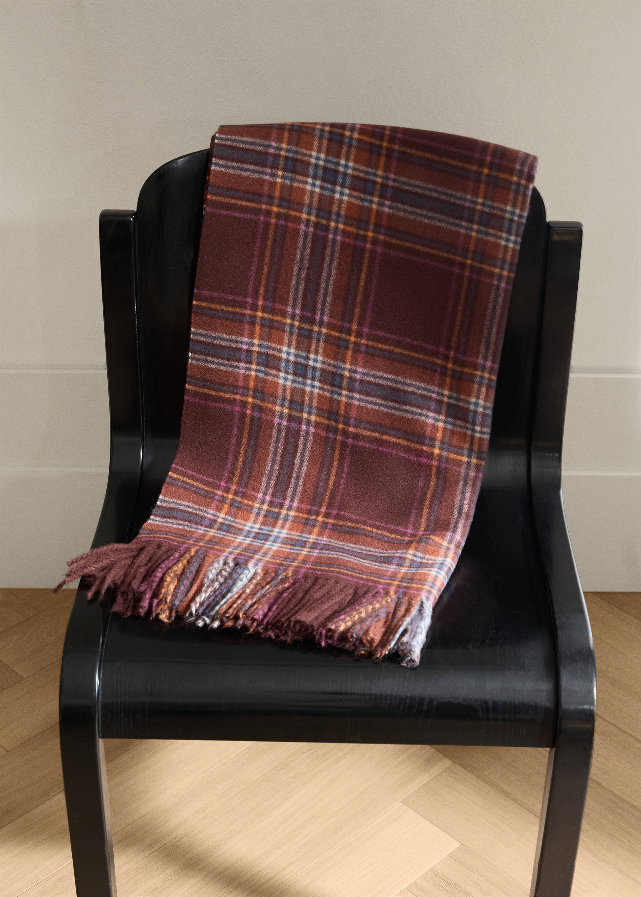 Fringed blanket with check design - General plane