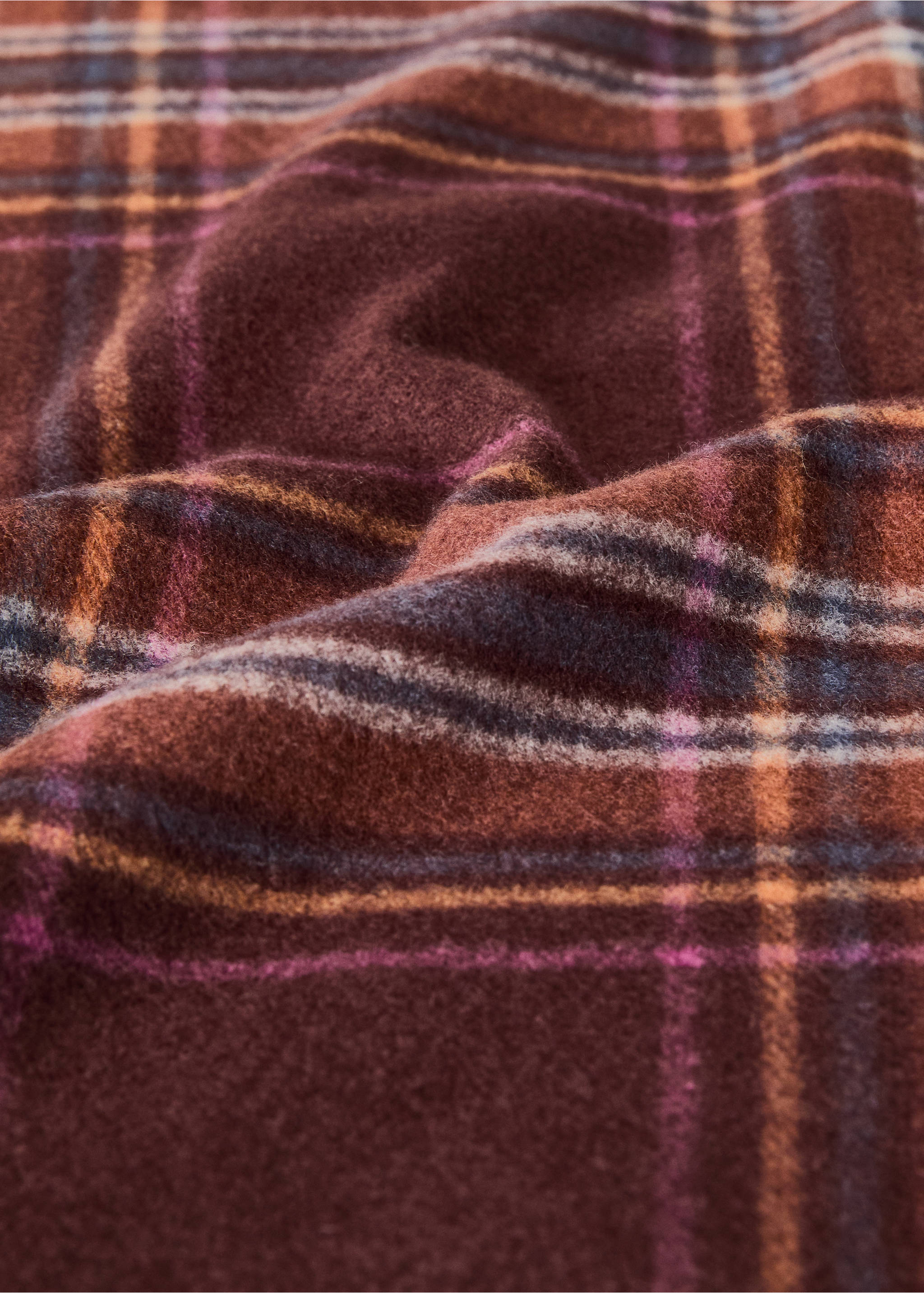 Fringed blanket with check design - Details of the article 2, Russet. Ref: 17041269-00.