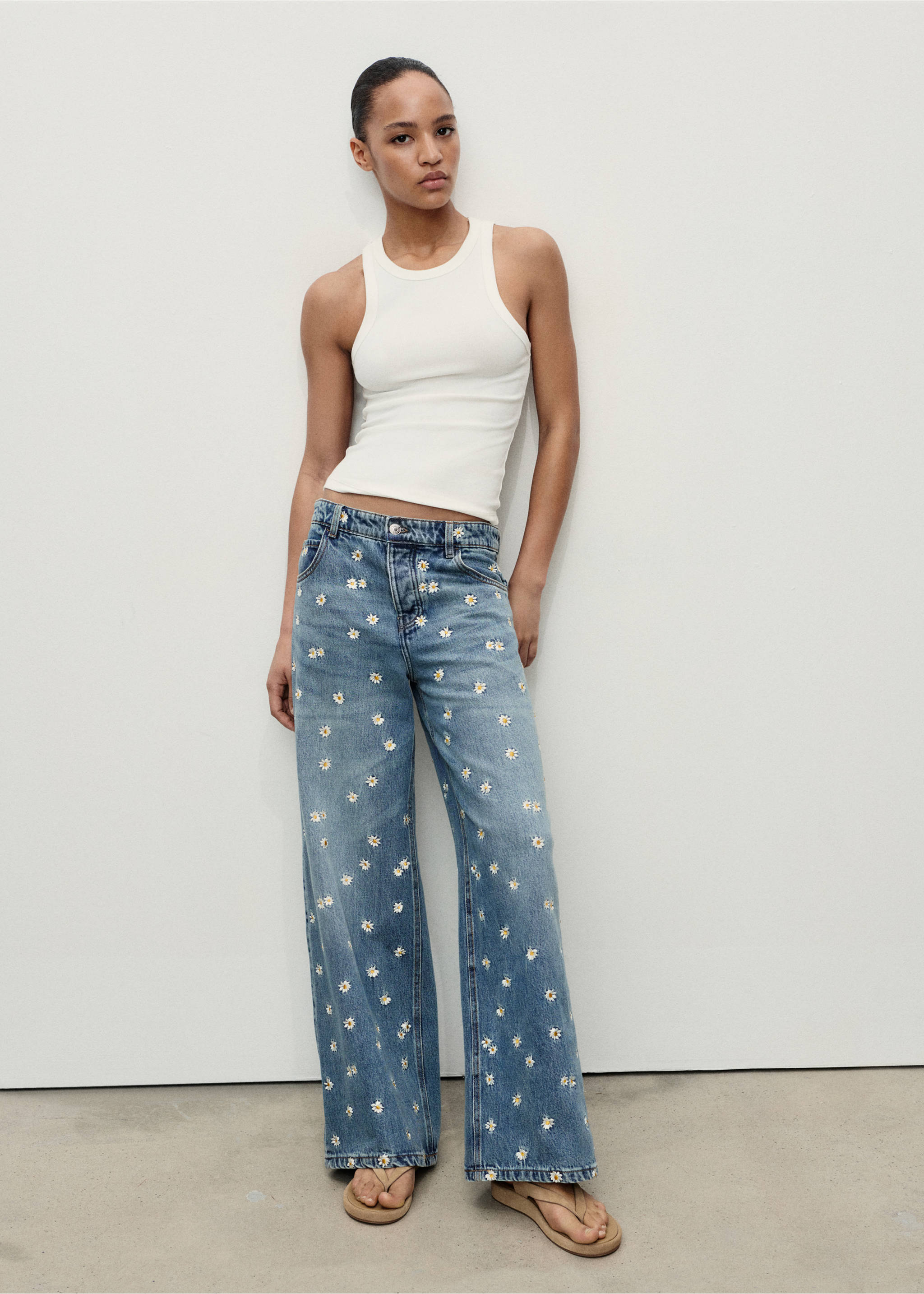 Jeans wide leg bordado flores - Plano general, Azul medio. Ref: 17041286-00.