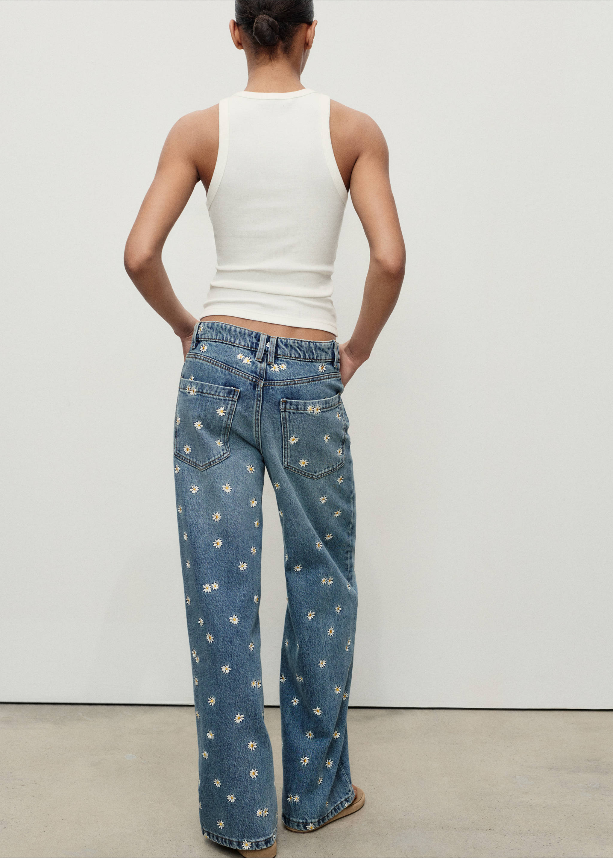 Jeans wide leg bordado flores - Reverso del artículo, Azul medio. Ref: 17041286-00.
