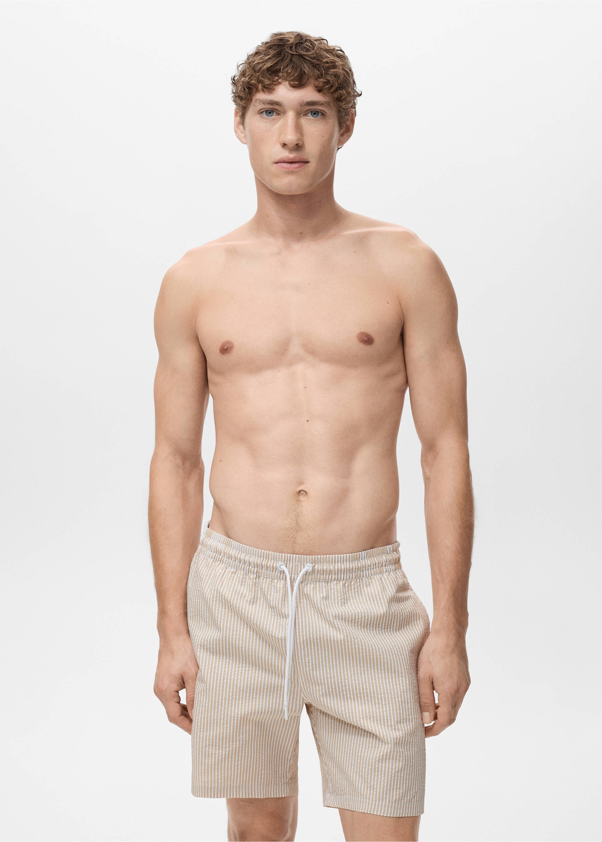 Șort de baie cu aspect seersucker - Plan mediu, Nisipiu. Ref: 17041290-00.