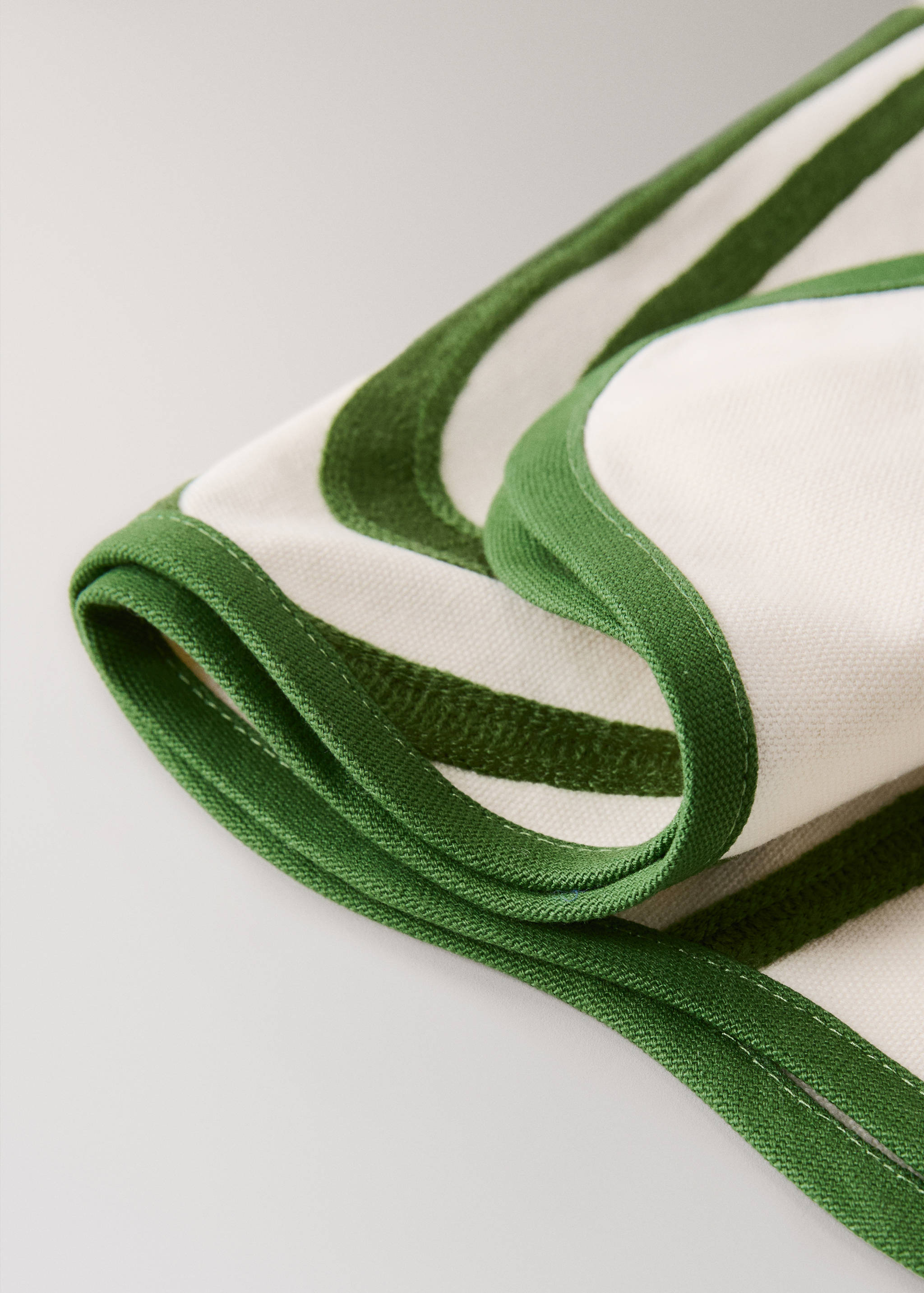 Embroidered cotton napkin with waves - Details of the article 2