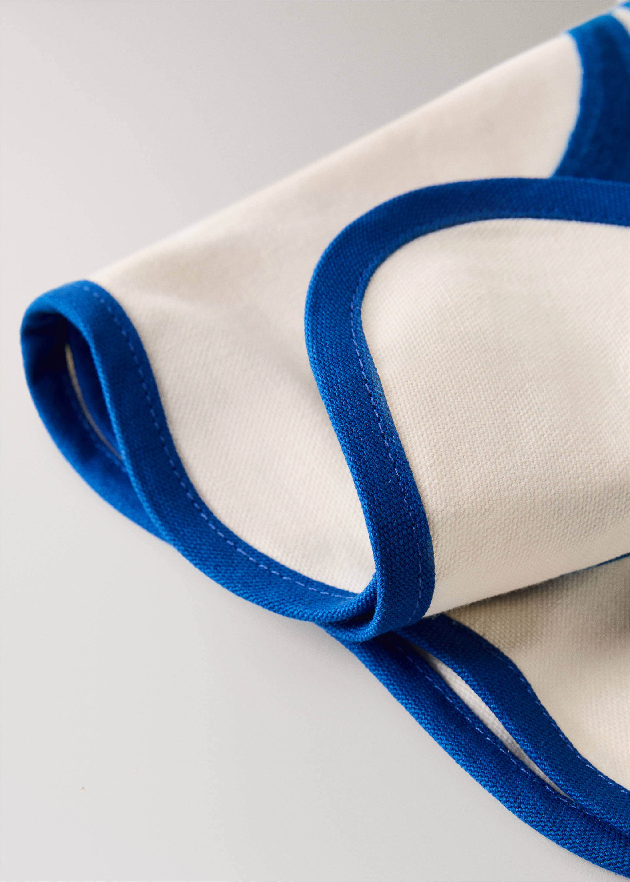 Embroidered cotton napkin with waves - Details of the article 2, Blue. Ref: 17041291-00.