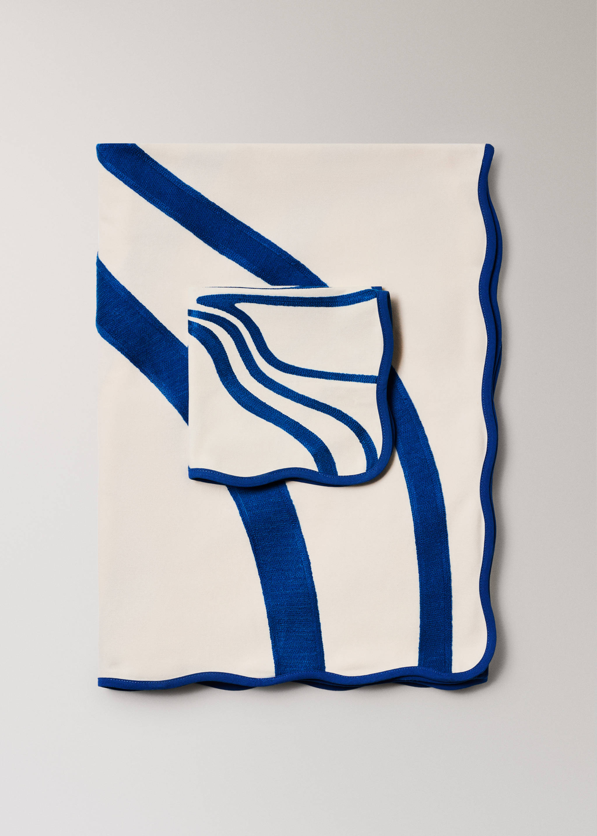 Embroidered cotton napkin with waves - Details of the article 3