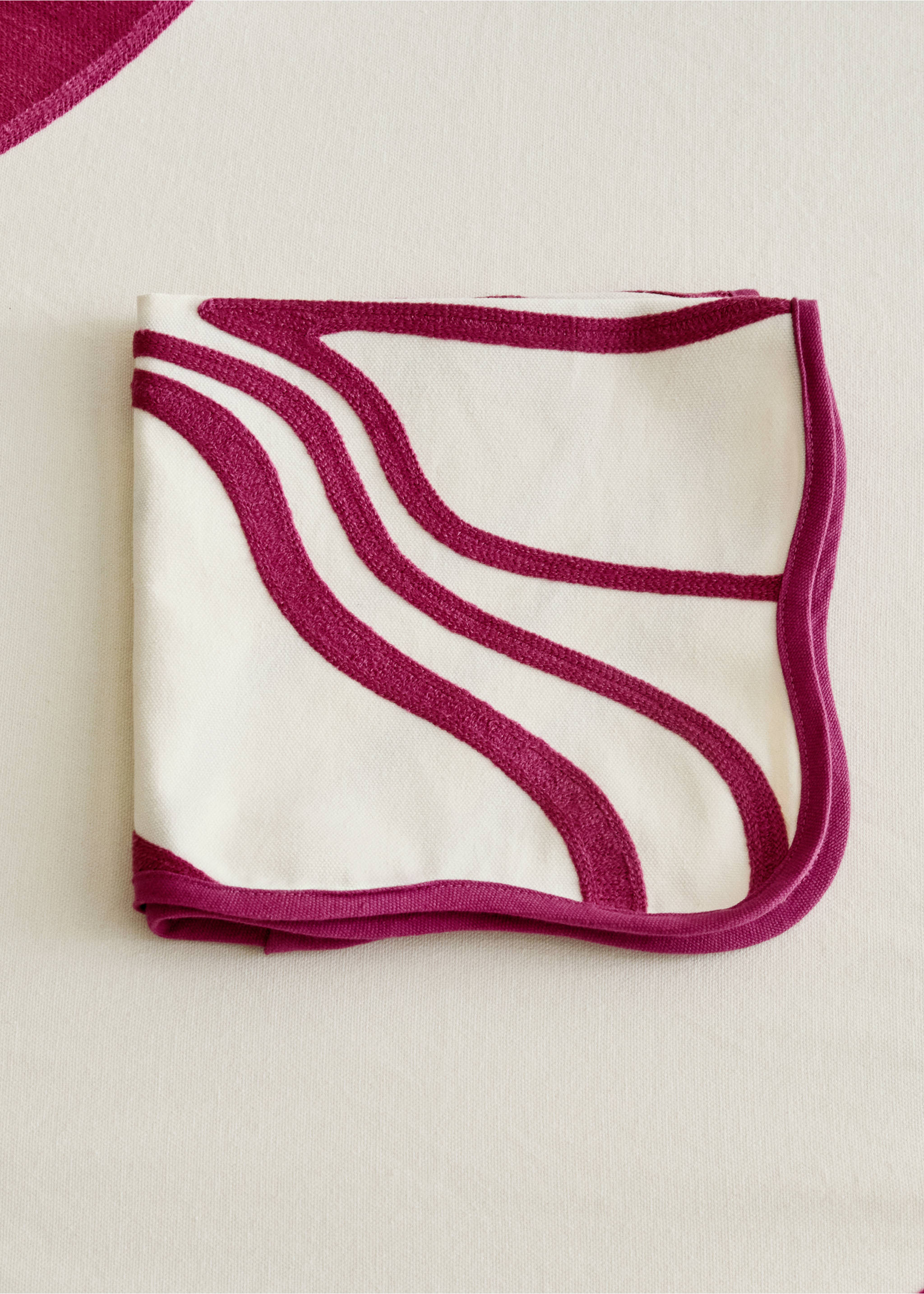 Embroidered cotton napkin with waves - General plane, Pink. Ref: 17041291-00.