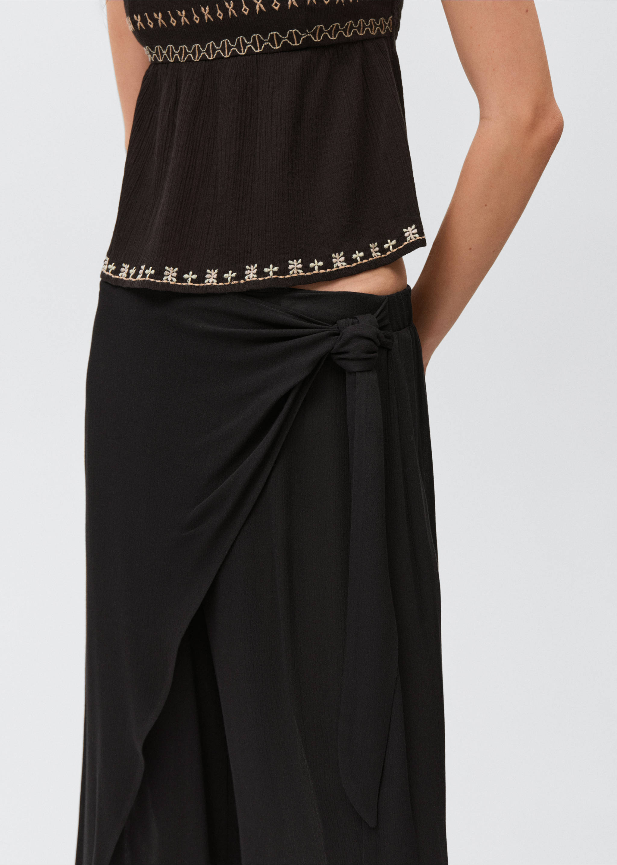 Pareo trousers - Details of the article 1, Black. Ref: 17041516-00.