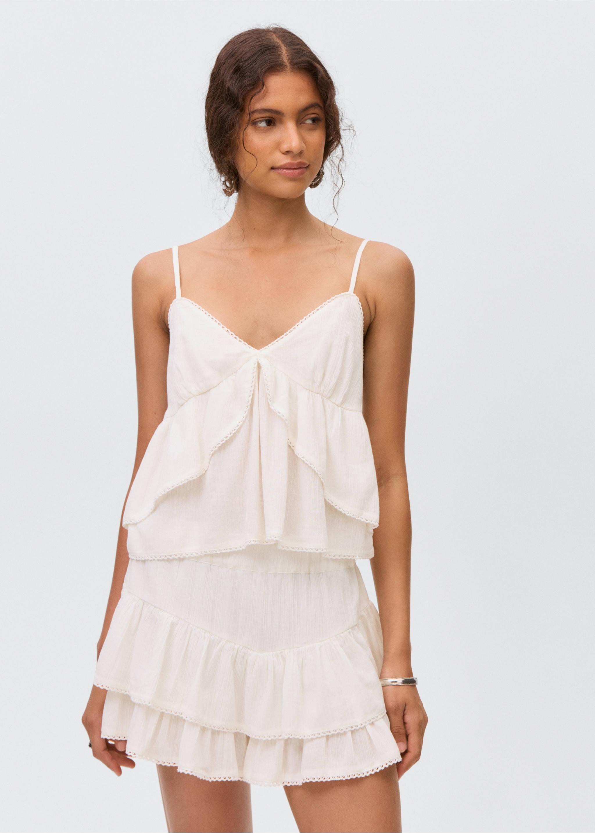 Ruffle top with lace detail - Medium plane, Off White. Ref: 17041519-00.