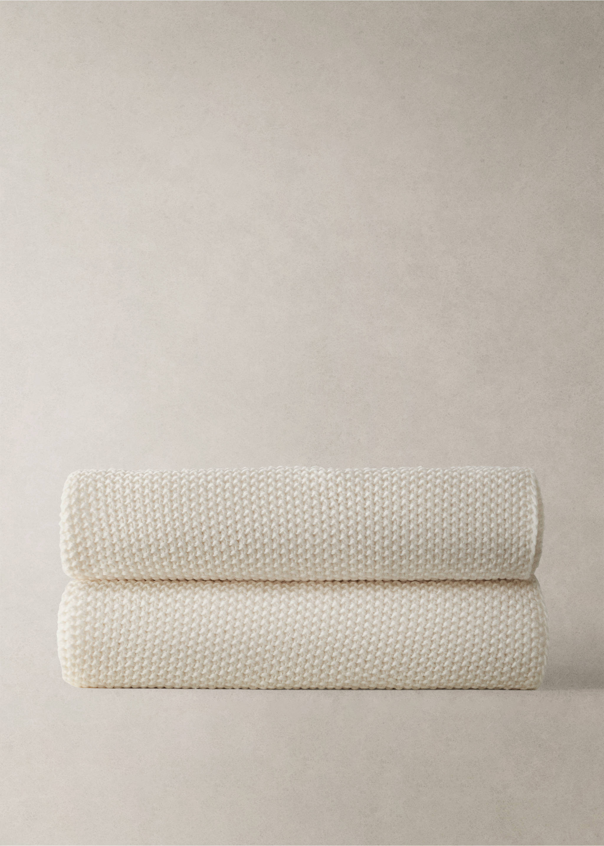 Knitted blanket with design - Details of the article 7, Off White. Ref: 17041521-00.