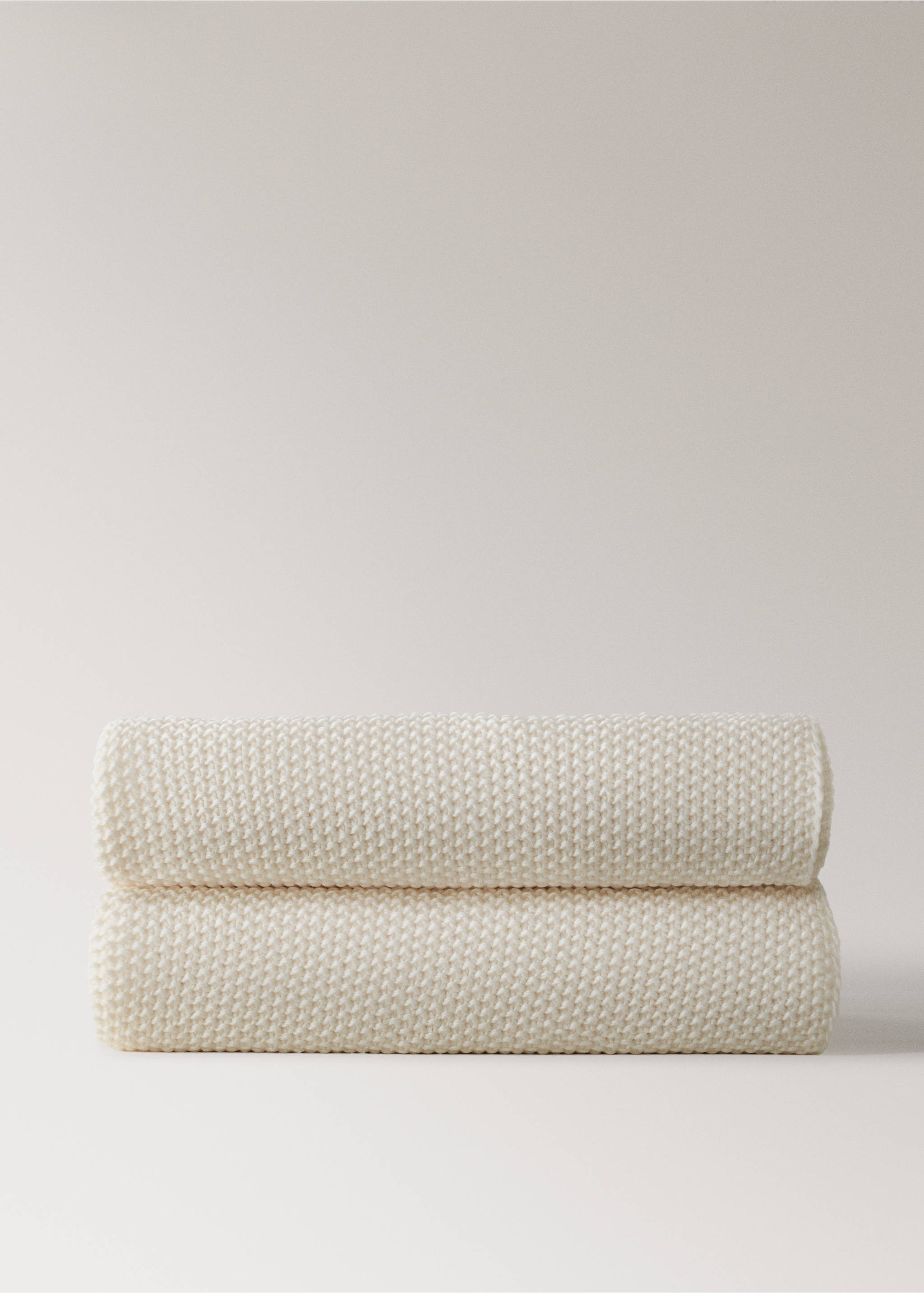 Knitted blanket with design - Article without model, Off White. Ref: 17041521-00.