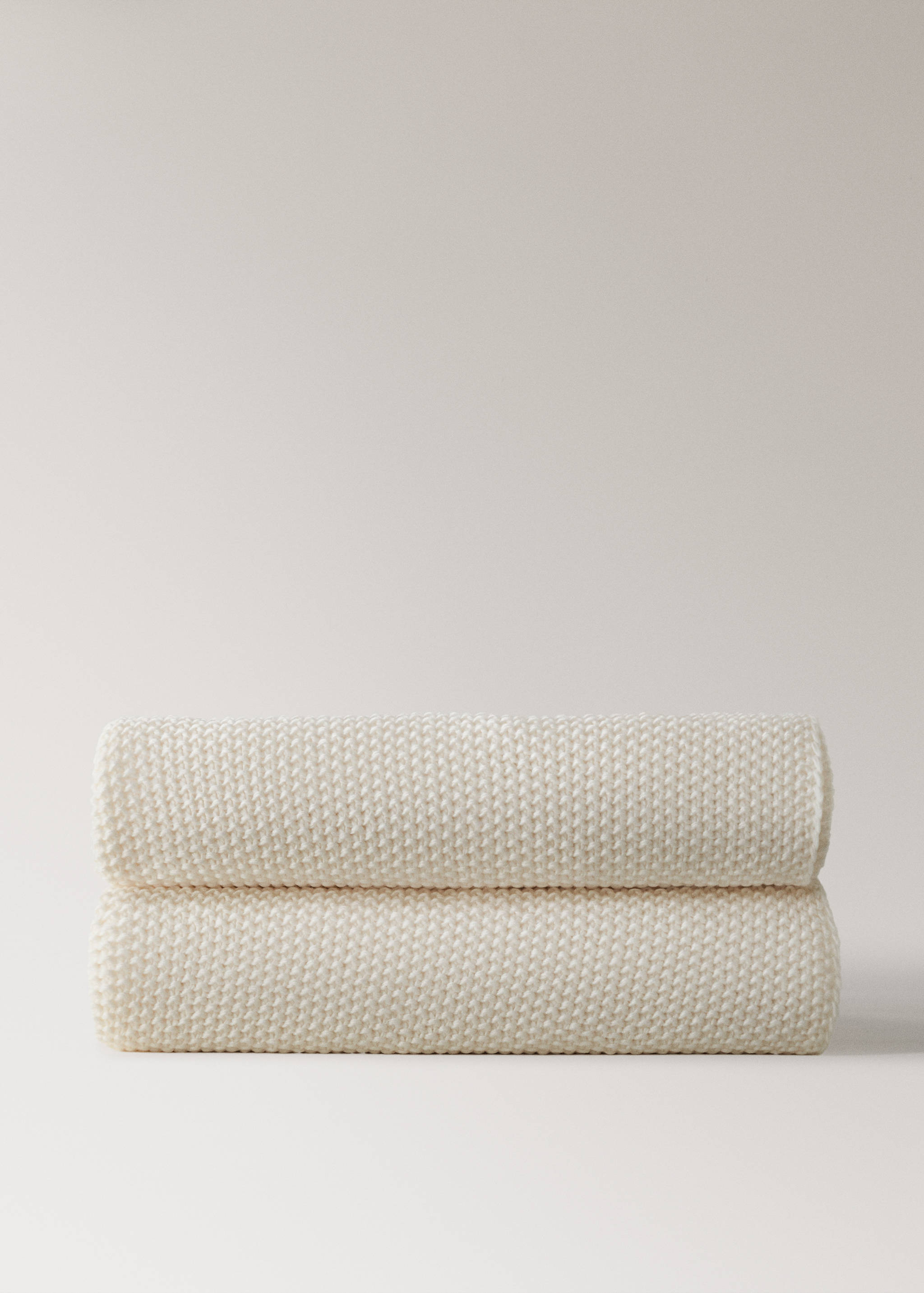Knitted blanket with design - Article without model