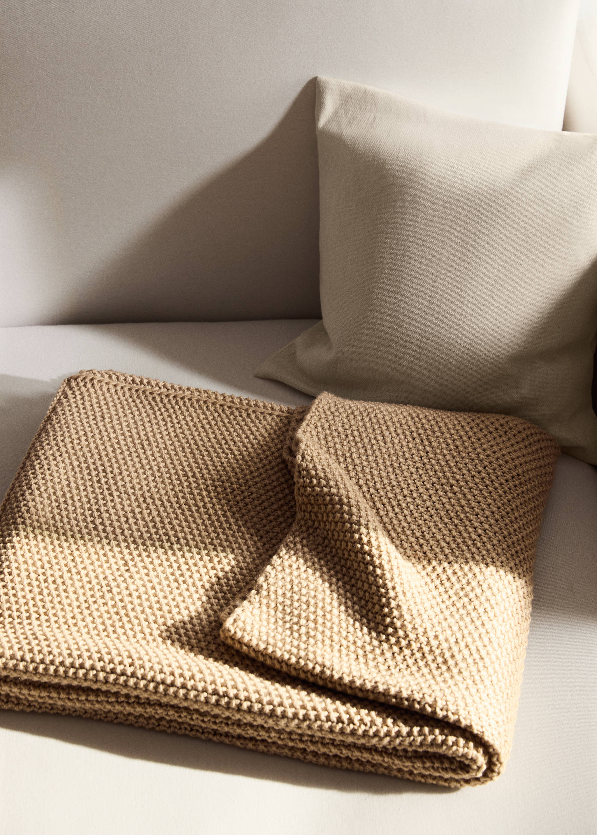 Knitted blanket with design - General plane