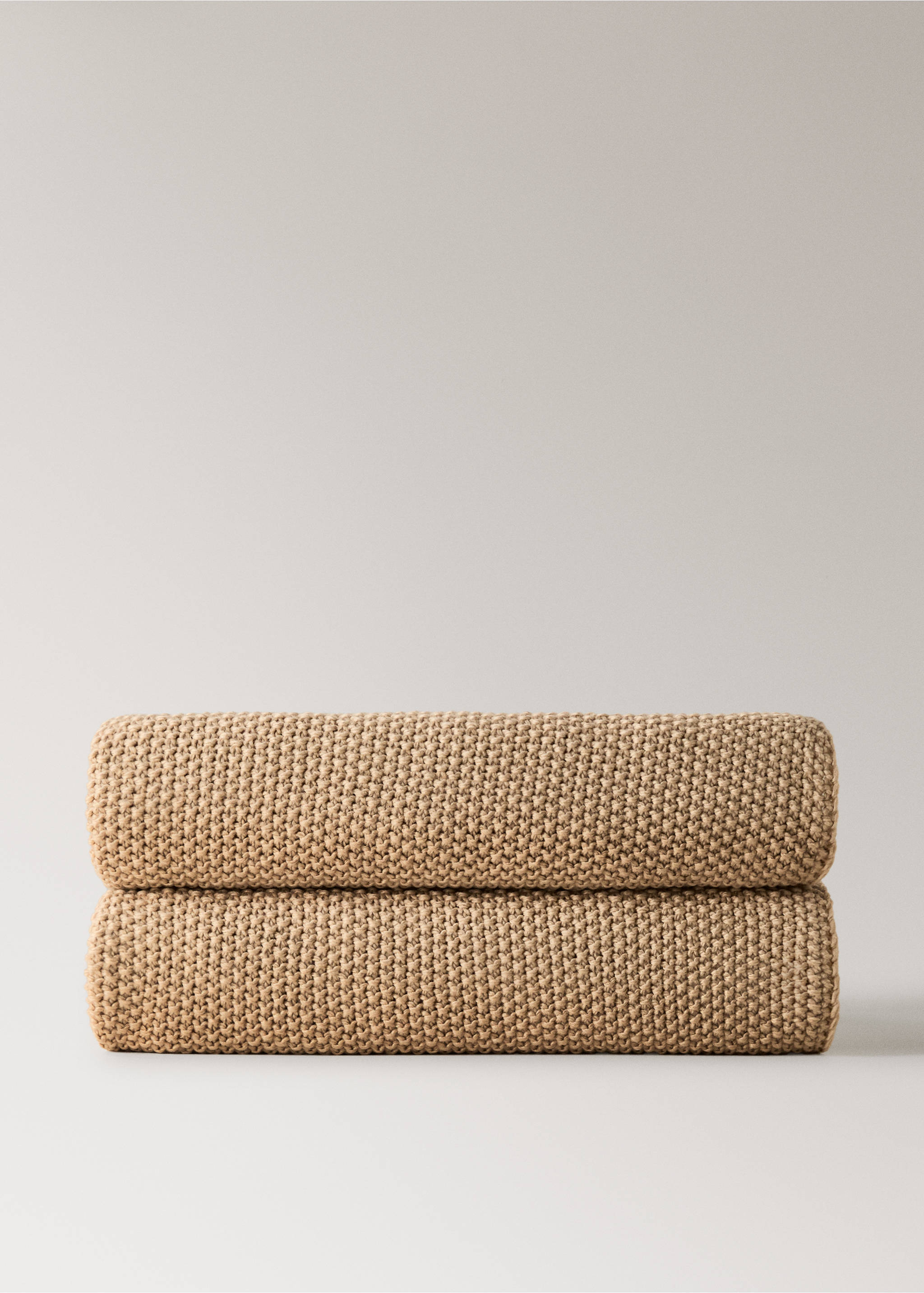 Knitted blanket with design - Article without model, Medium Brown. Ref: 17041521-00.