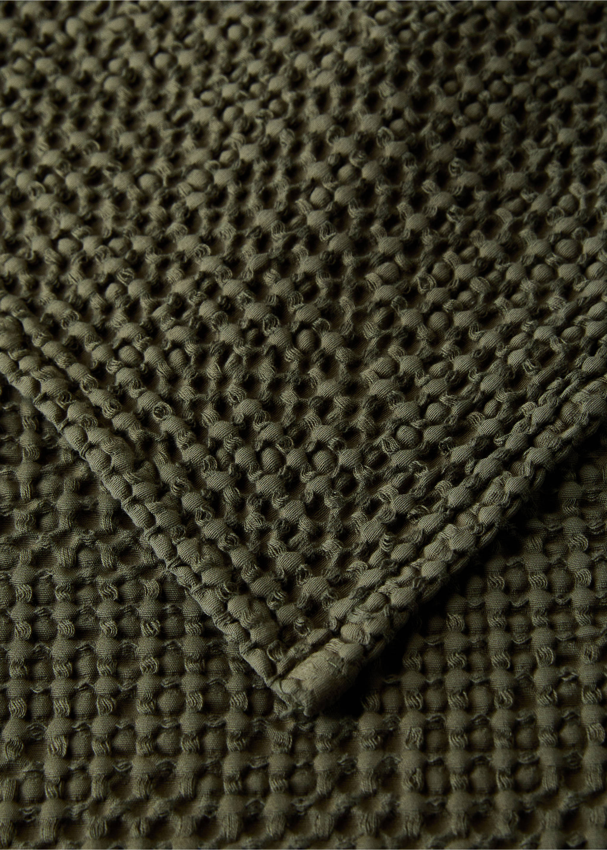 Cotton waffle garment-dyed bedspread for 180/200 cm bed - Details of the article 1, Medium Green. Ref: 17041534-00.