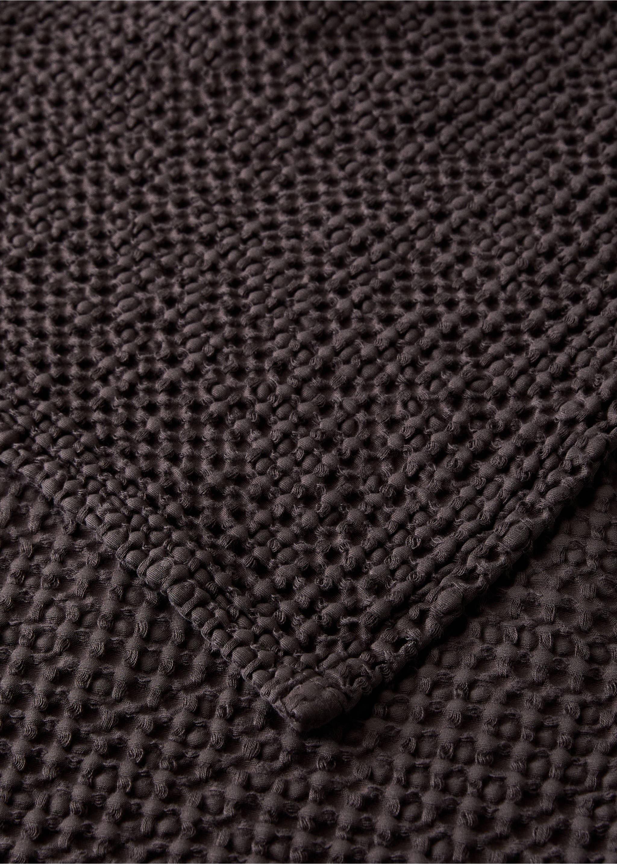 Cotton waffle garment-dyed bedspread for 180/200 cm bed - Details of the article 1, Dark Red. Ref: 17041534-00.