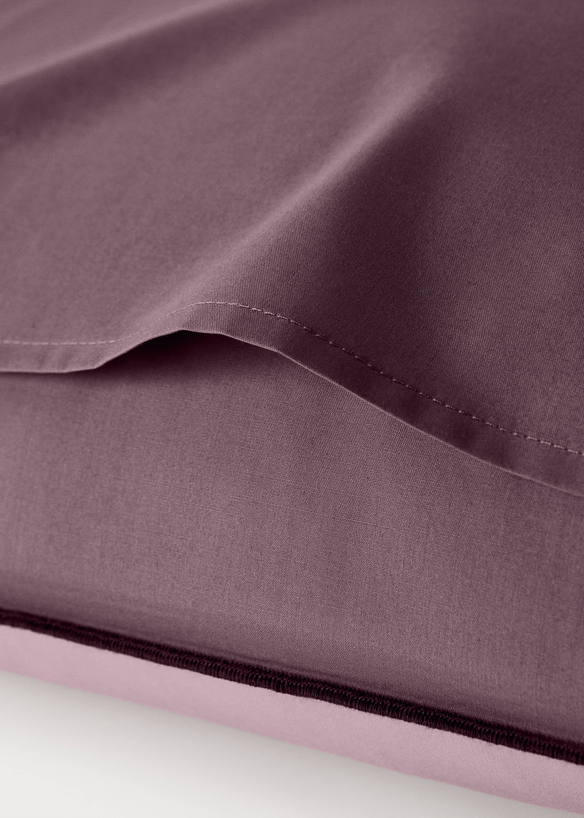 Two 200-thread count percale cotton pillowcases with contrasting overlock 60x60 cm - Details of the article 2