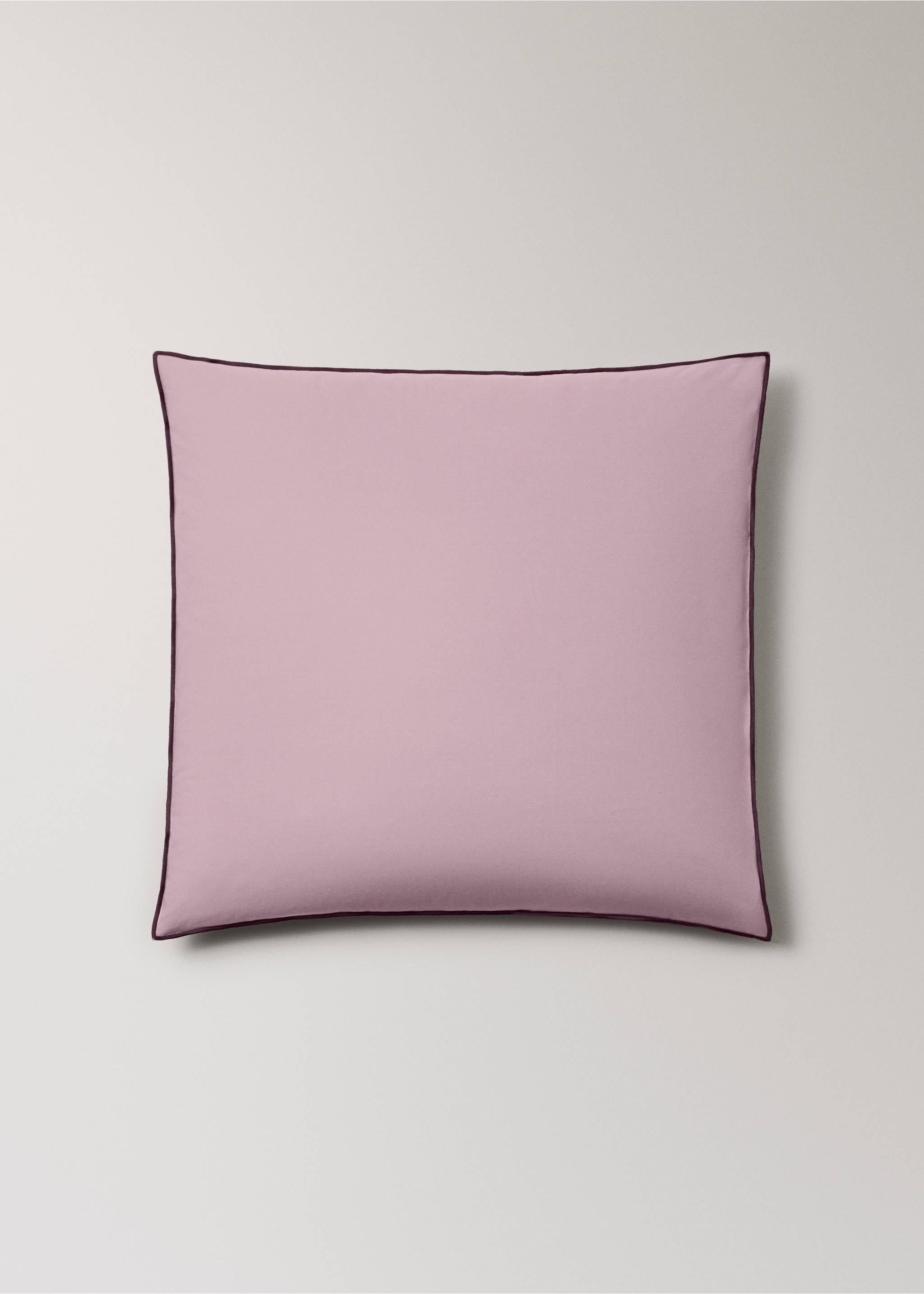 Two 200-thread count percale cotton pillowcases with contrasting overlock 60x60 cm - Article without model, Plum. Ref: 17041545-00.