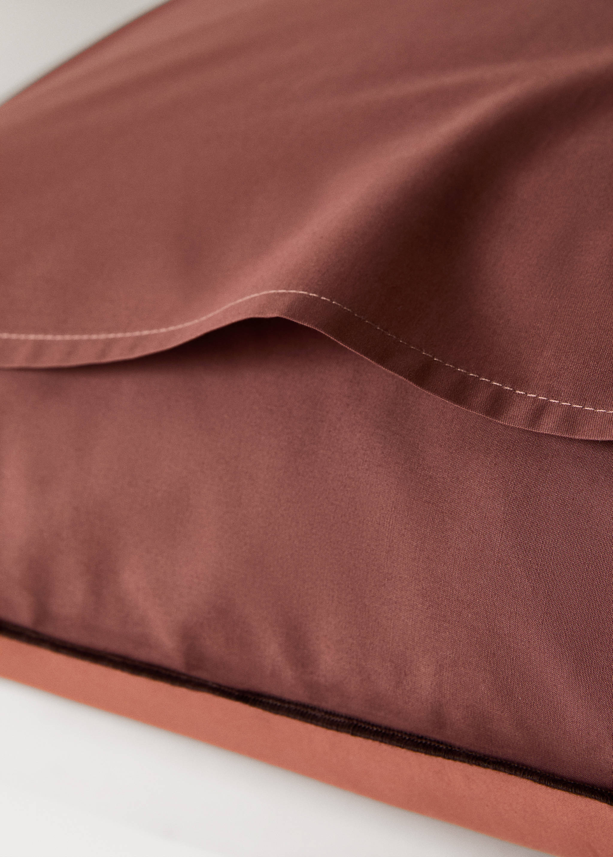 Two 200-thread count percale cotton pillowcases with contrasting overlock 60x60 cm - Details of the article 2