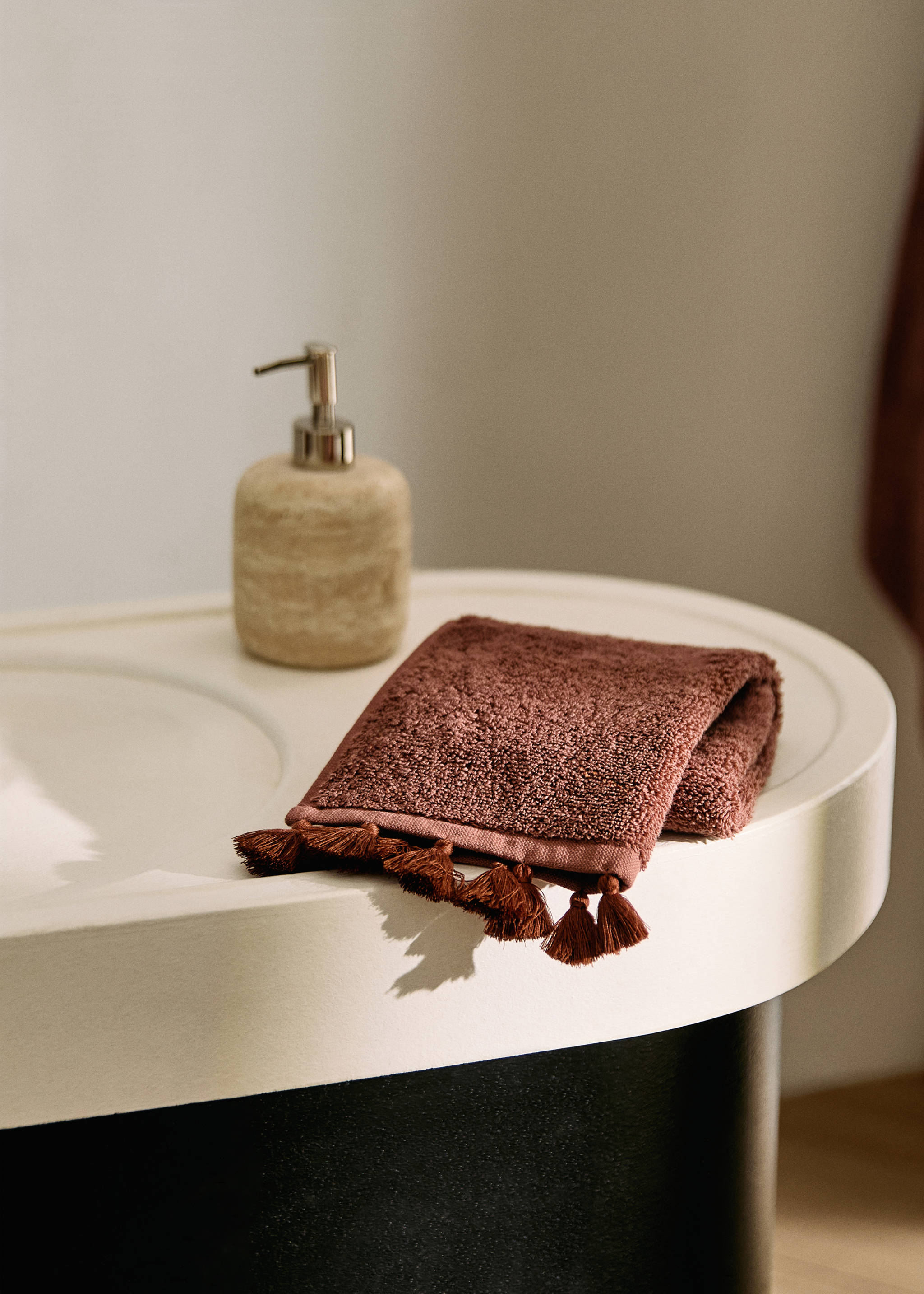 Handtuch mit Pompons für das Gäste-WC - Home