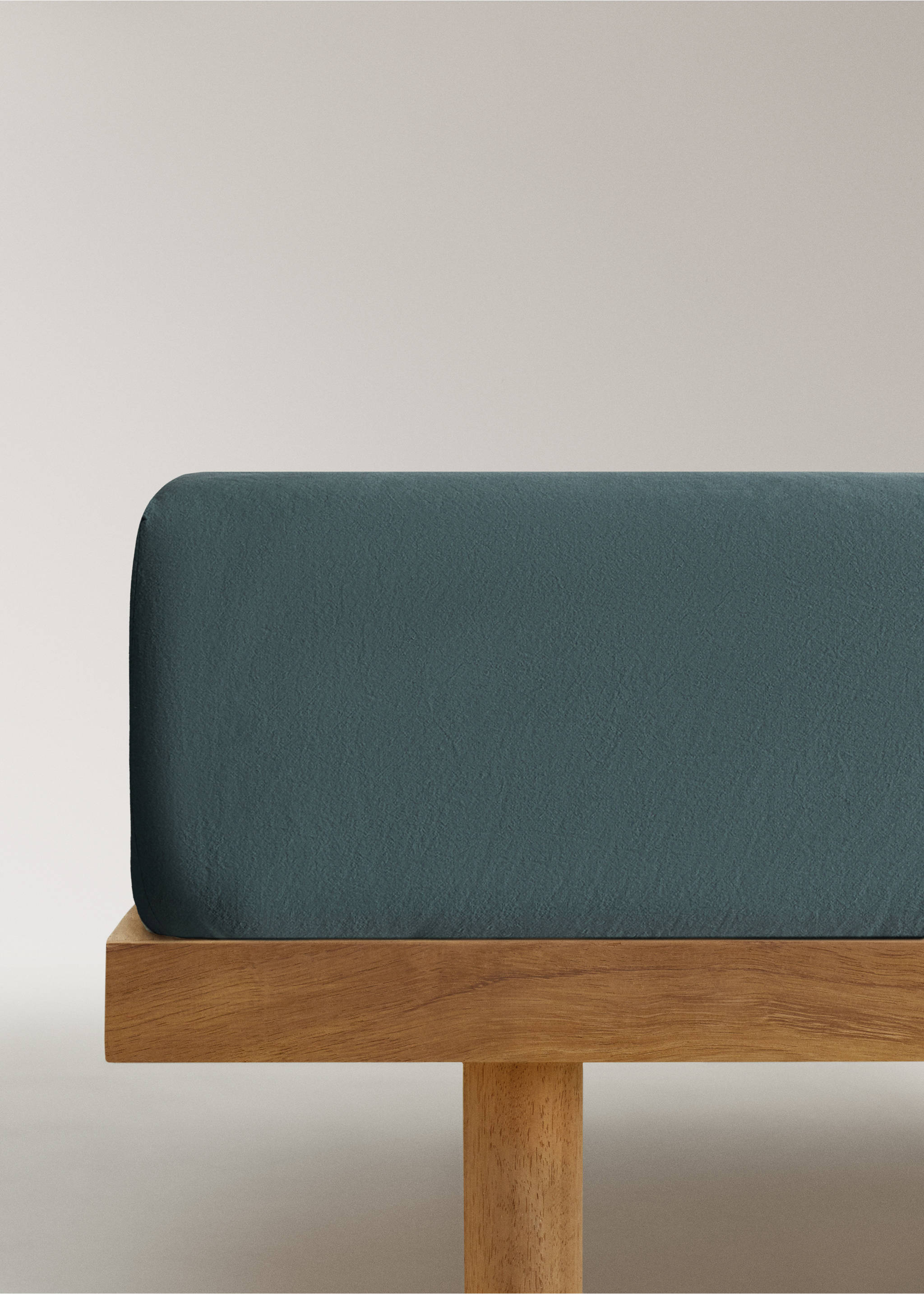 Washed cotton fitted sheet for 180 cm bed - Article without model, Ink Blue. Ref: 17041578-00.