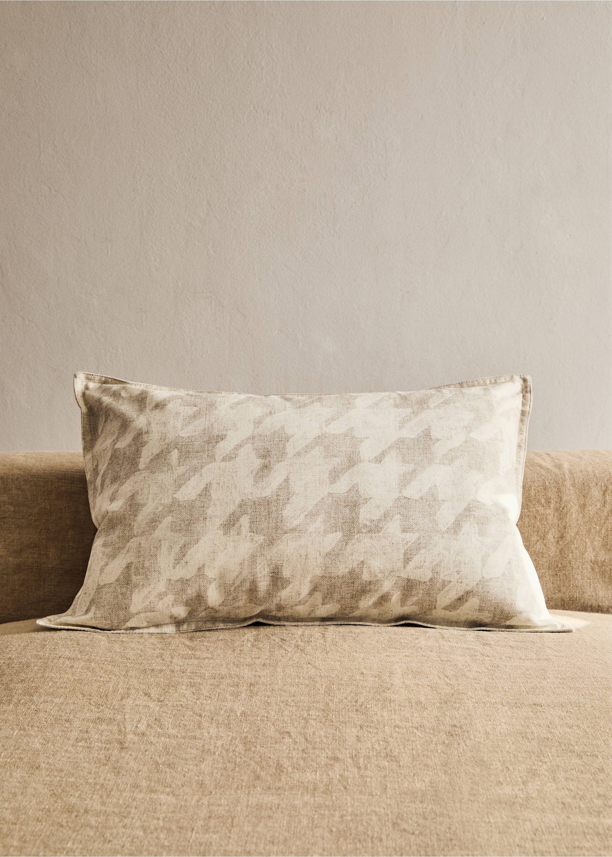 Houndstooth-print cushion cover - General plane, Light/Pastel Brown. Ref: 17041584-00.