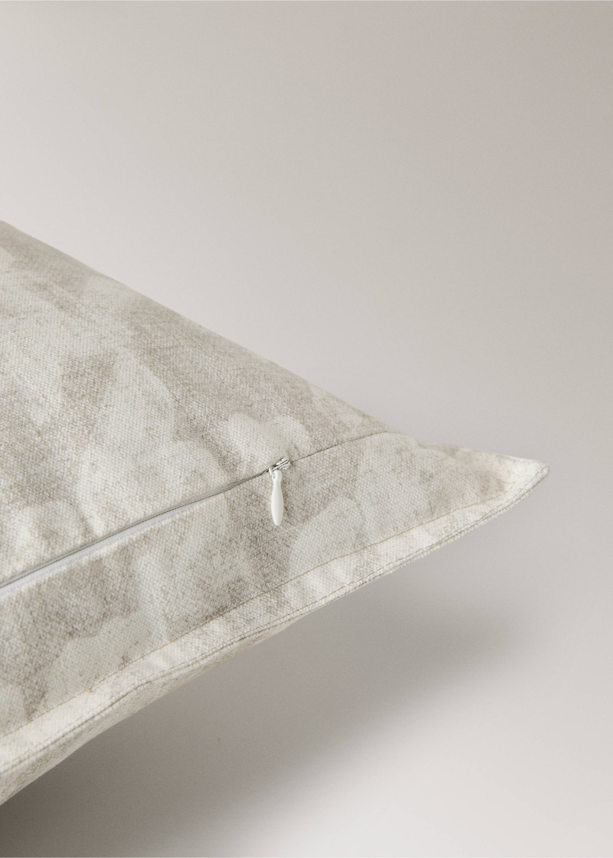 Houndstooth-print cushion cover - Details of the article 2, Light/Pastel Brown. Ref: 17041584-00.