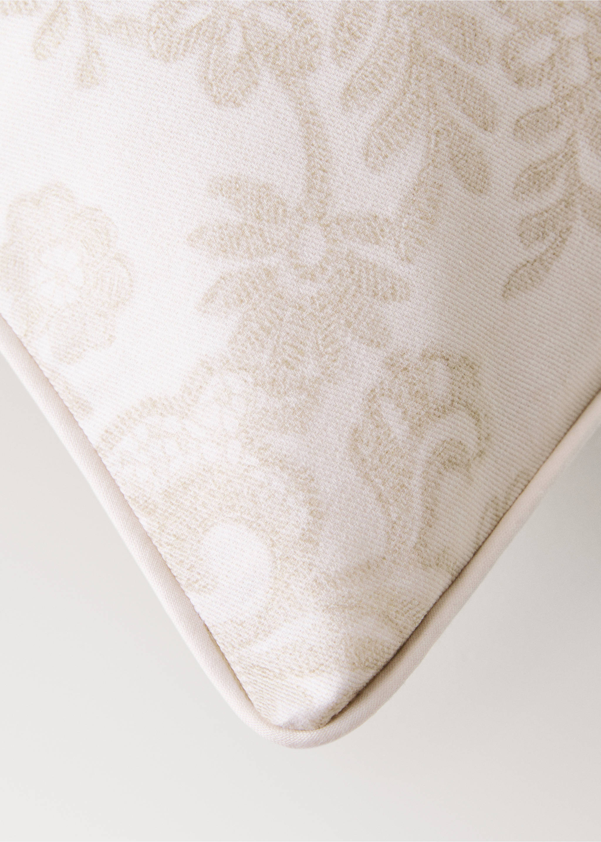 Floral-print cotton cushion cover 45x45cm - Details of the article 2, Vanilla. Ref: 17041586-00.