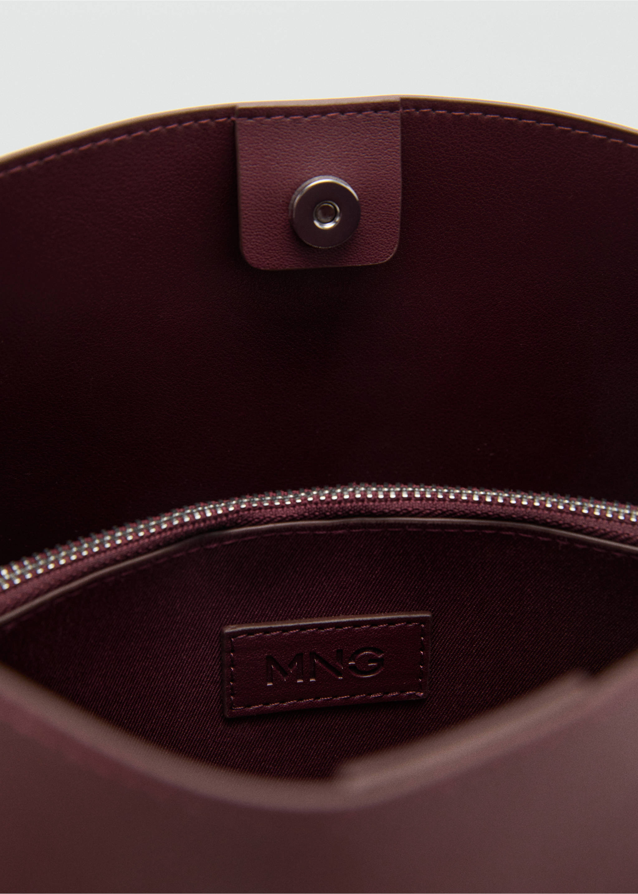 Mini shopper bag with buckle - Details of the article 4, Burgundy. Ref: 17042029-00.