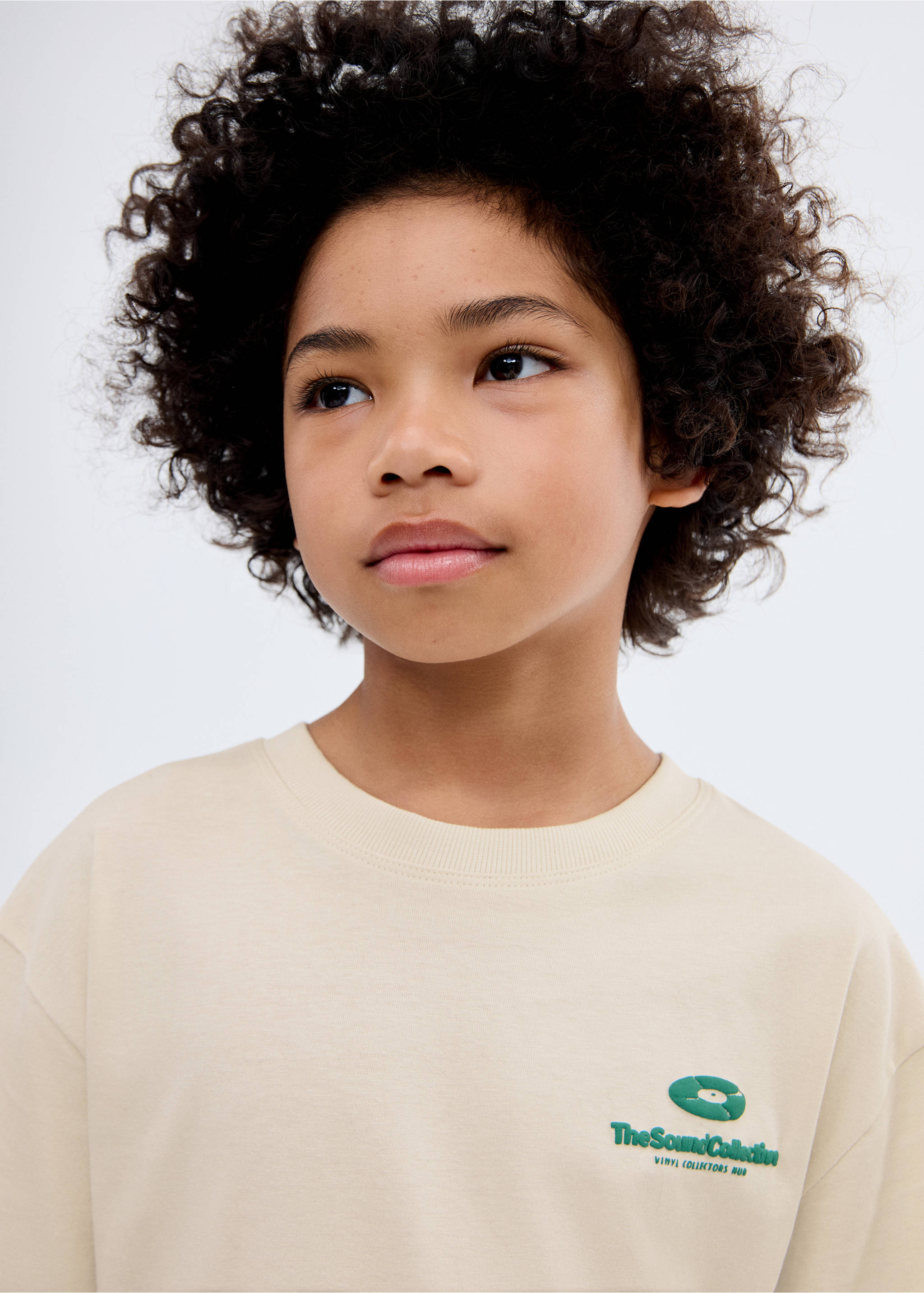 Printed embossed letters t-shirt - Details of the article 1, Sand. Ref: 17042540-00.