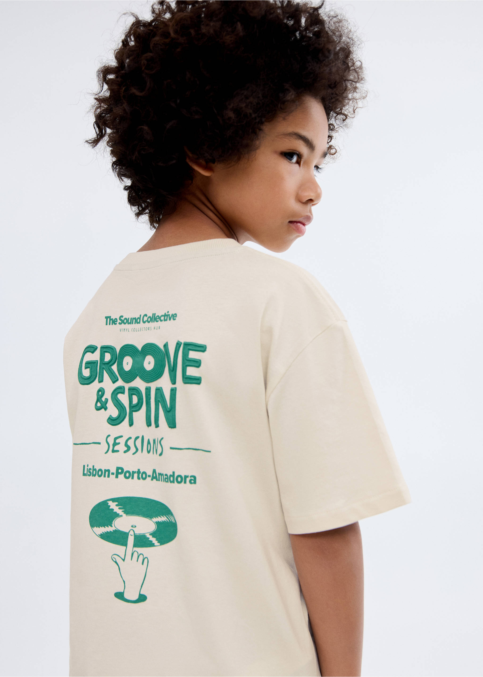 Printed embossed letters t-shirt - Details of the article 4, Sand. Ref: 17042540-00.