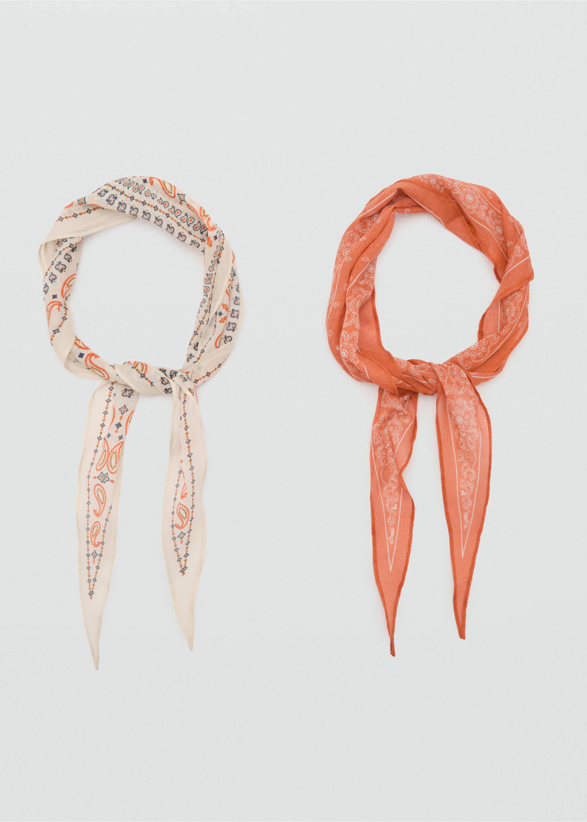 Set of 2 printed handkerchiefs - Details of the article 1, Ecru. Ref: 17042543-00.